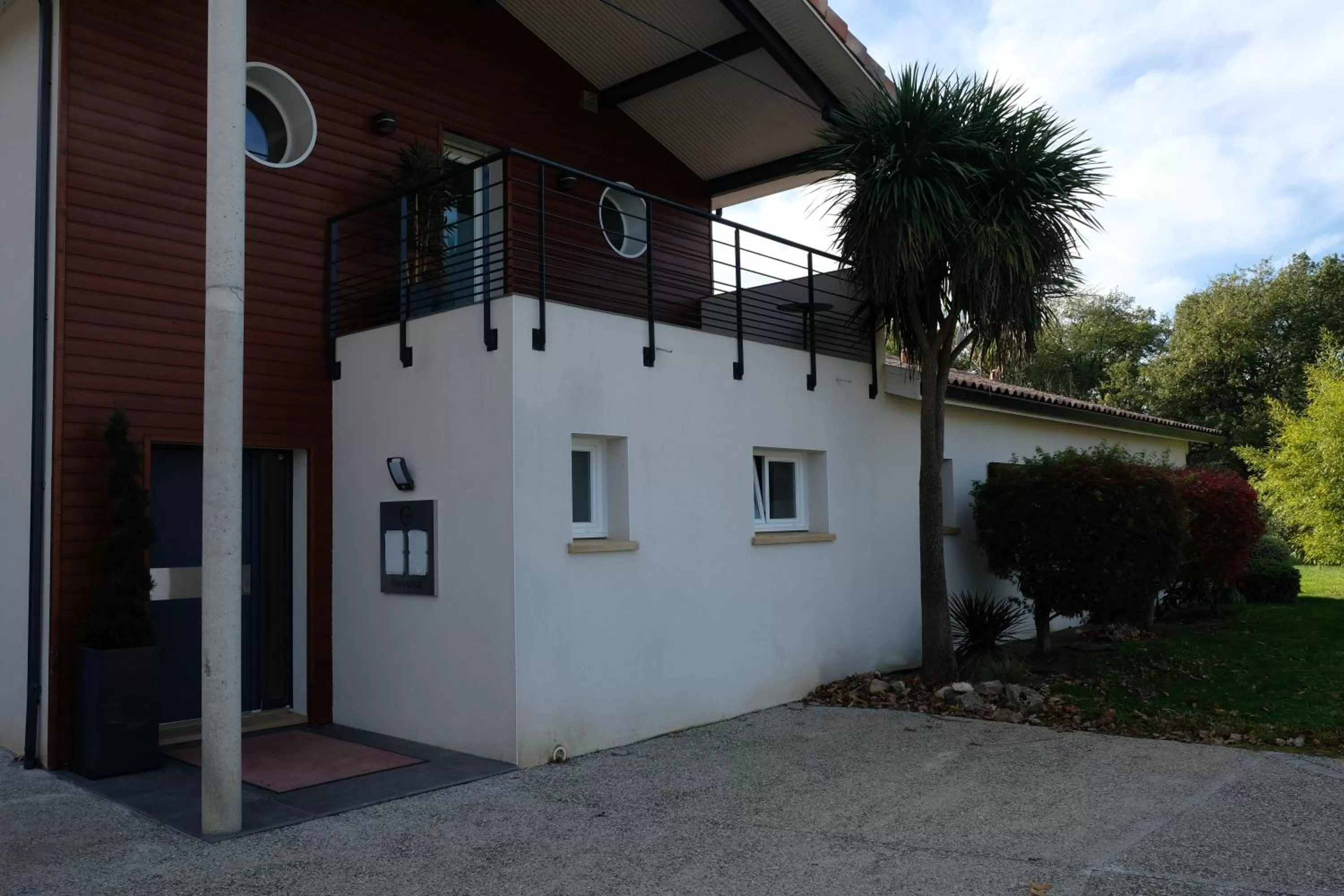 Facade/entrance in LA PLANETTE