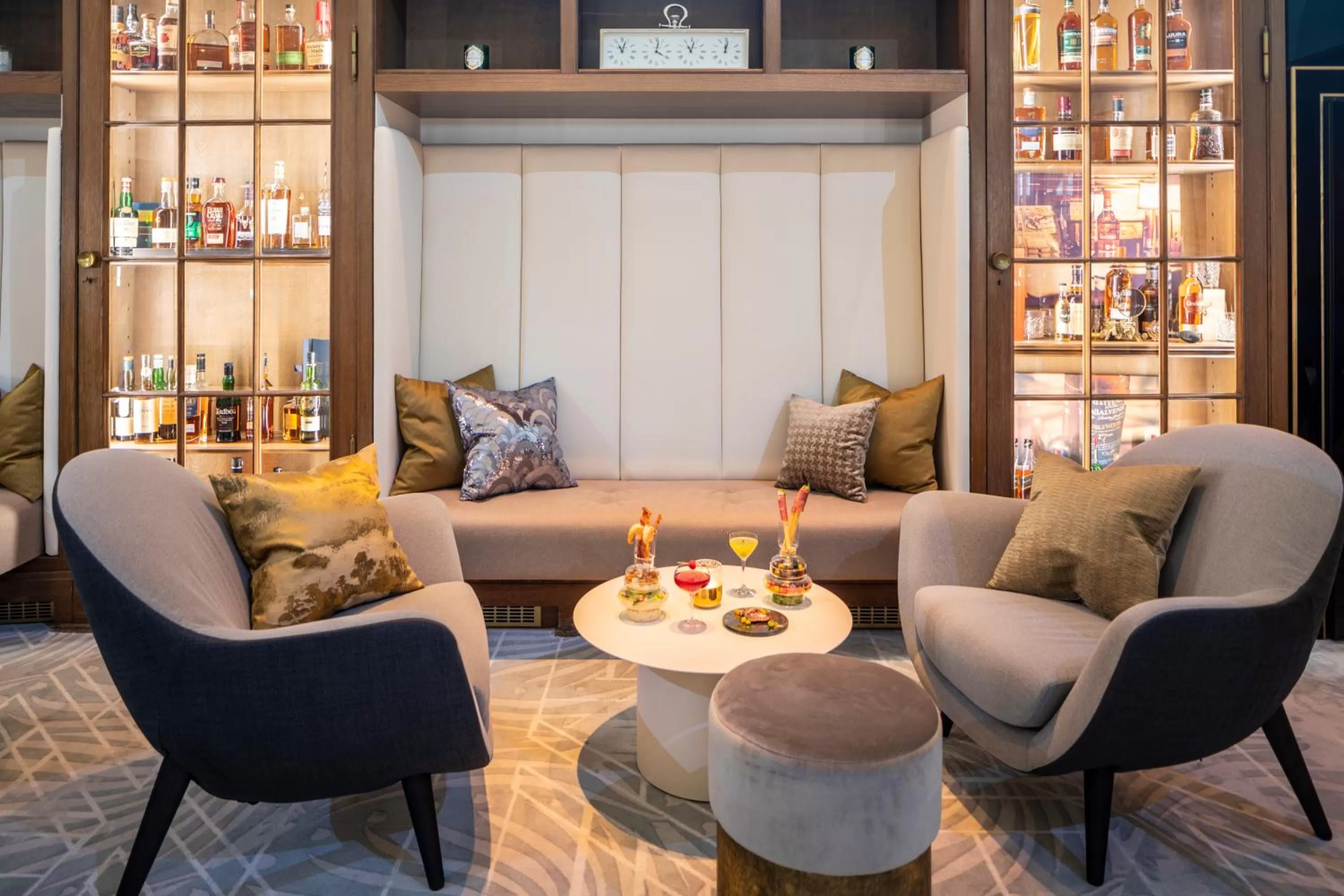 Lounge or bar in Fraser Suites Hamburg