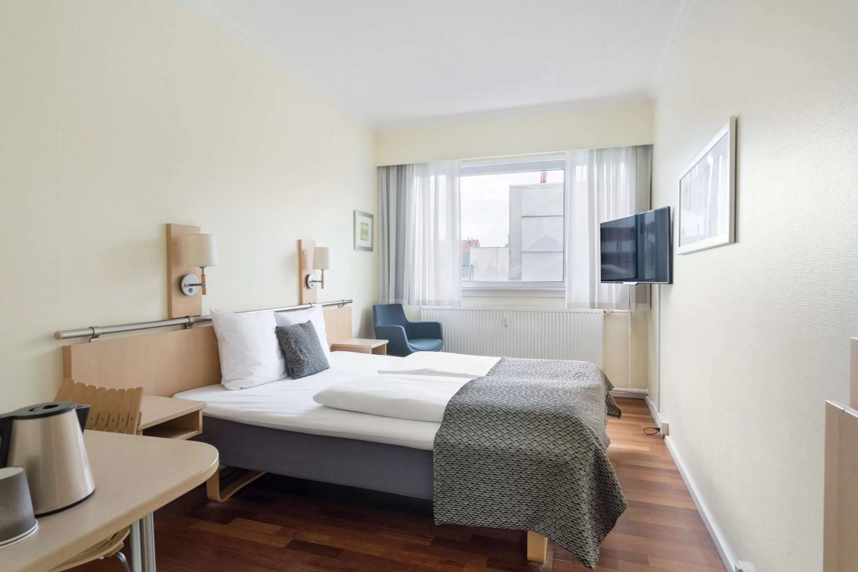 Bedroom, Bed in Best Western Plus Airport Hotel