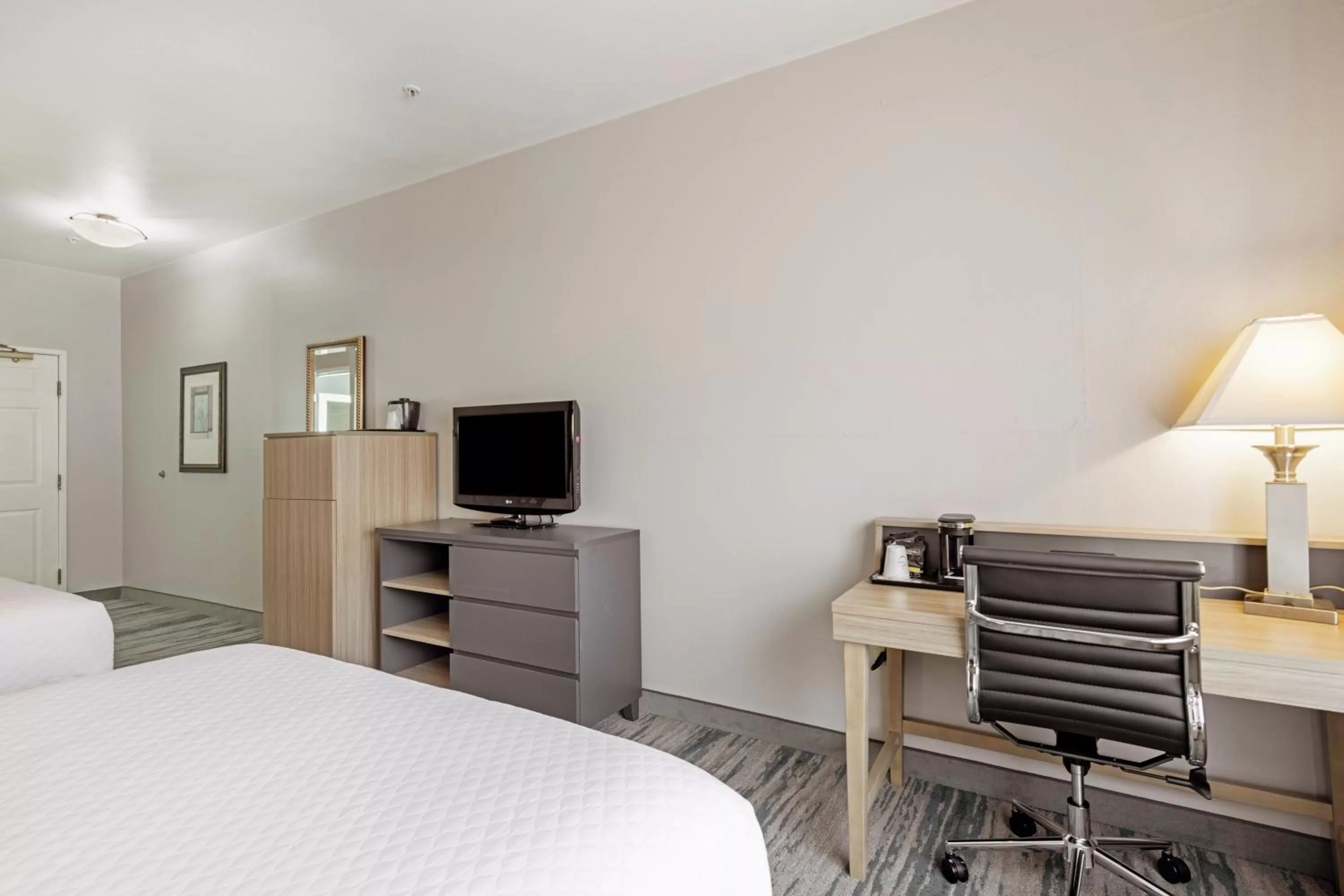 Bedroom, Bed in Country Inn & Suites by Radisson, Lewisville, TX