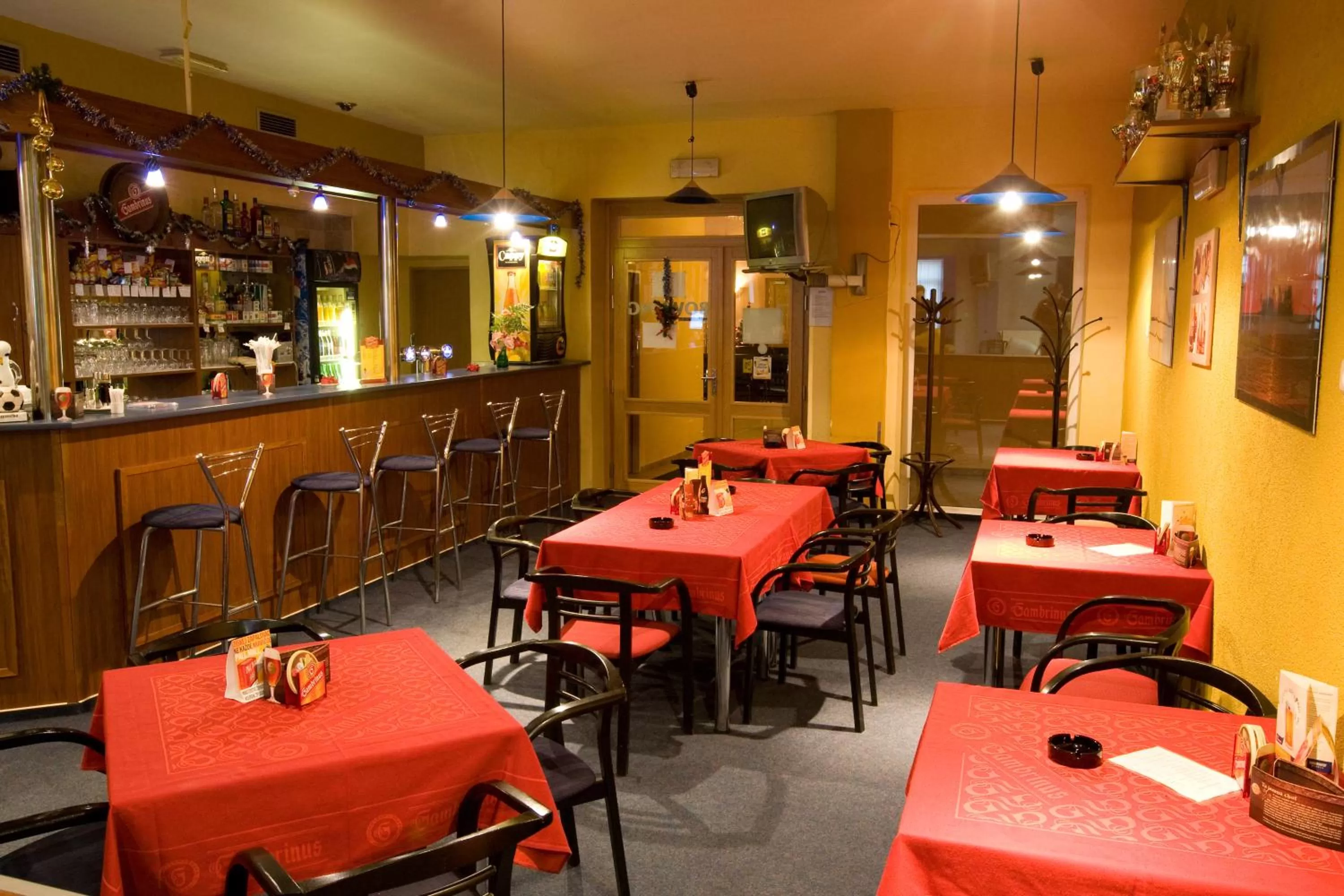 Lounge or bar, Restaurant/Places to Eat in Hotel Olympia Česká Lípa