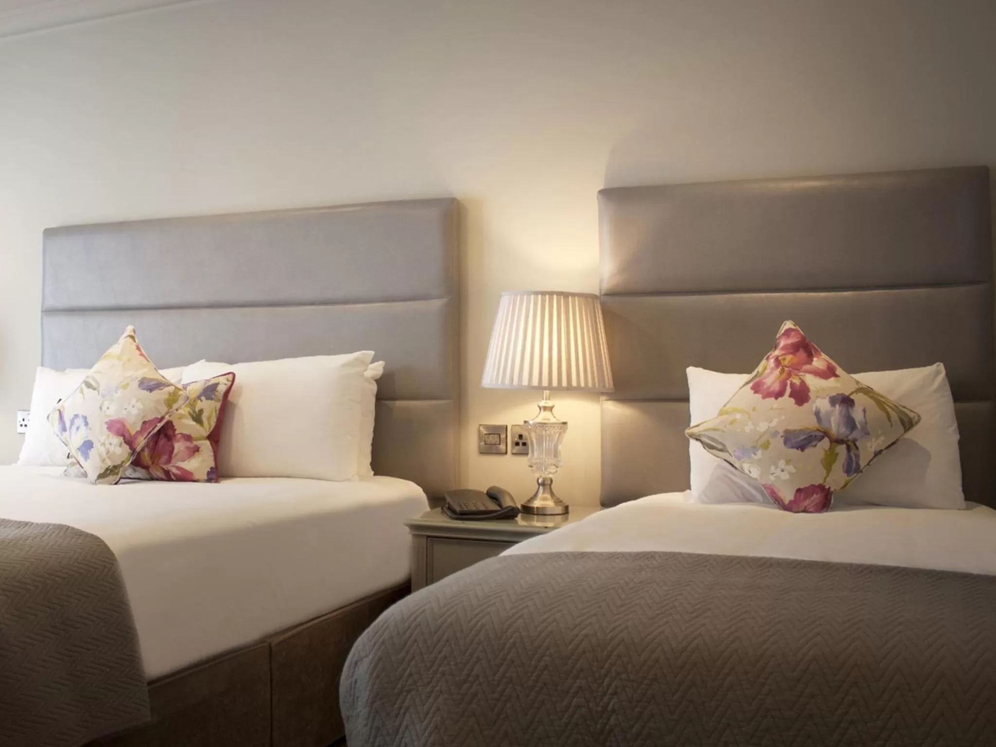 Bedroom, Bed in Forster Court Hotel