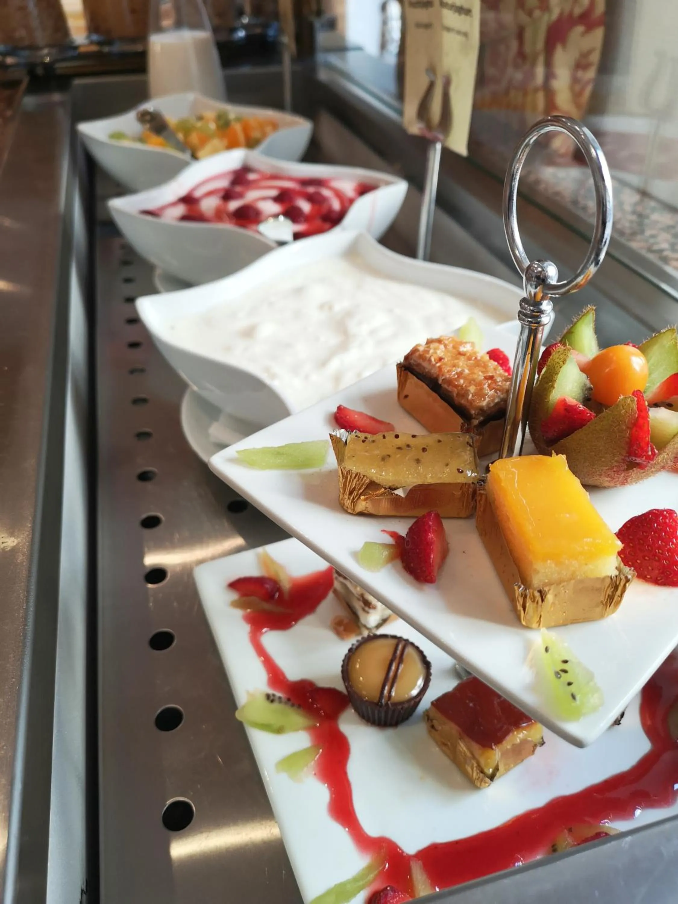 Buffet breakfast in Hotel GARNI Residenz Am Markt Meißen