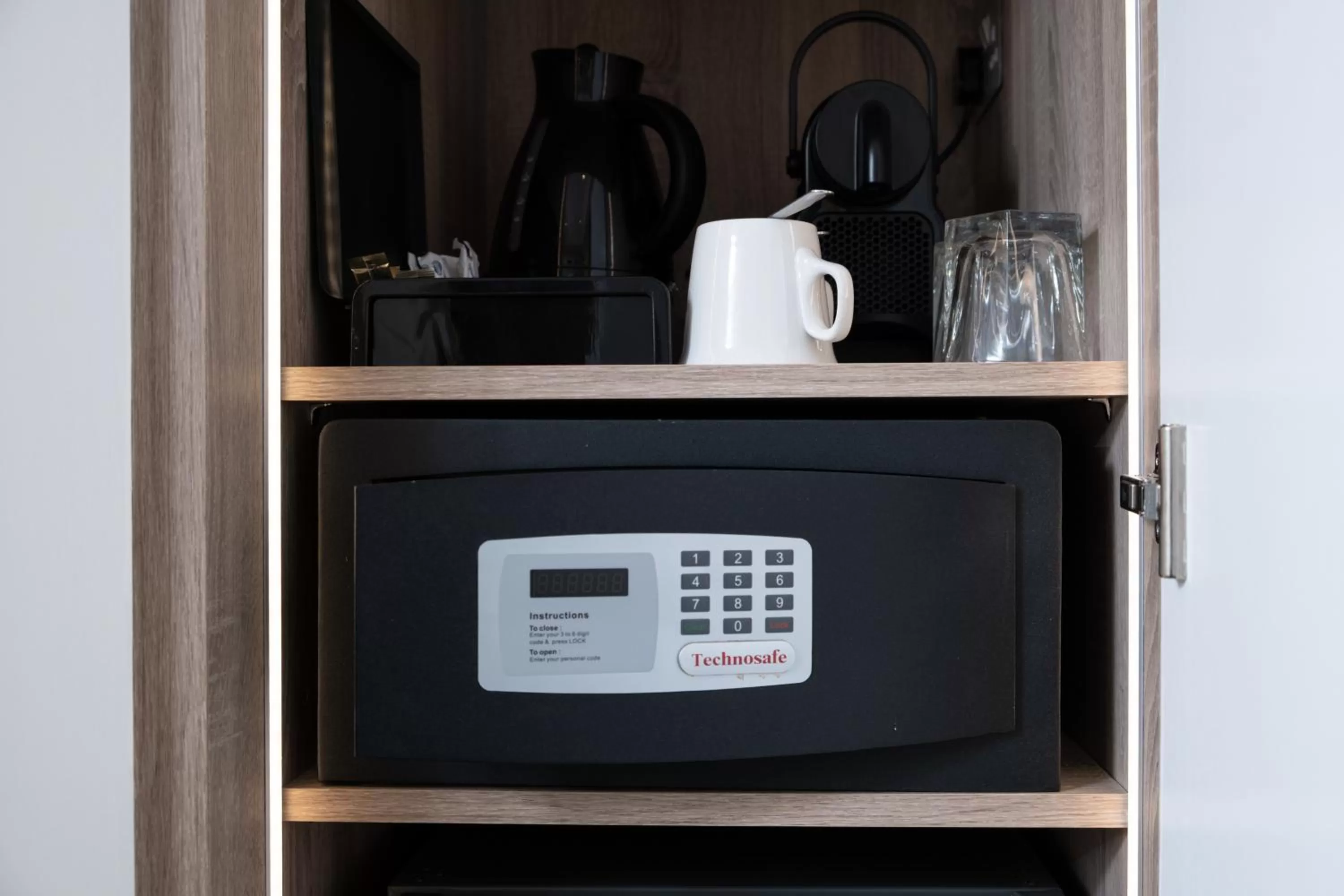 Coffee/tea facilities in Roxford Lodge Hotel