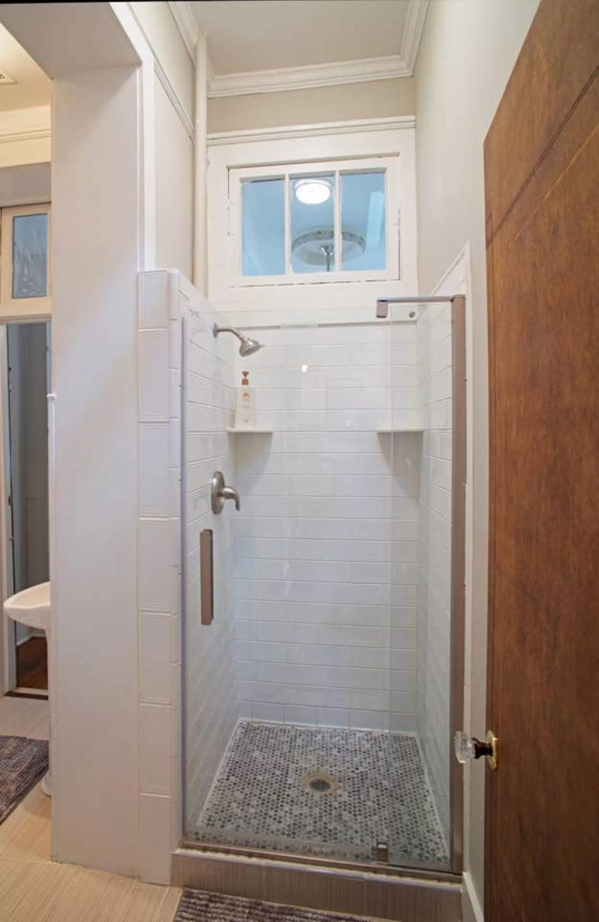 Bathroom in 101 E Waldburg - Cozy Cottage just off of Forsyth Park