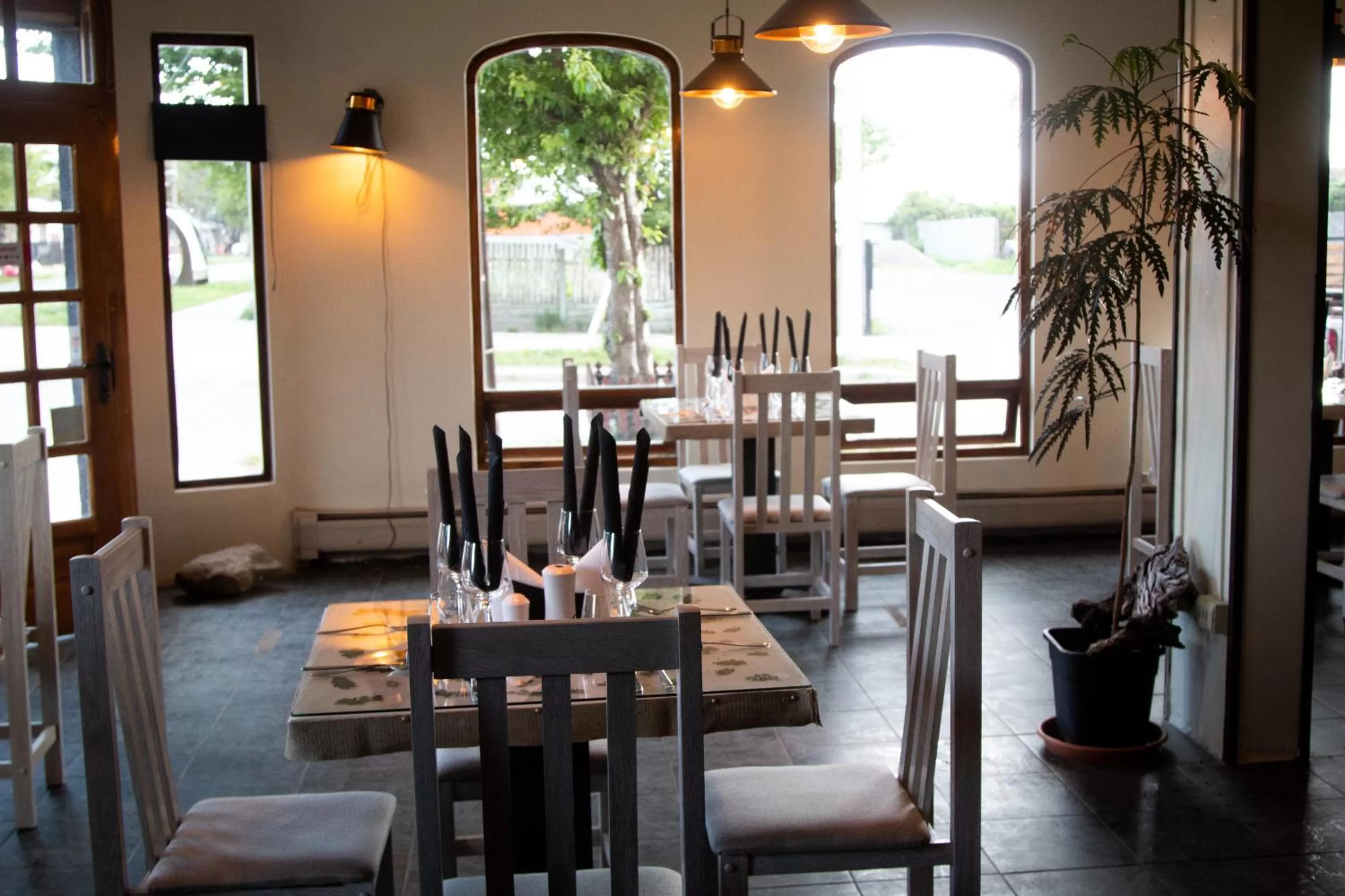 Restaurant/Places to Eat in Darwin Hotel