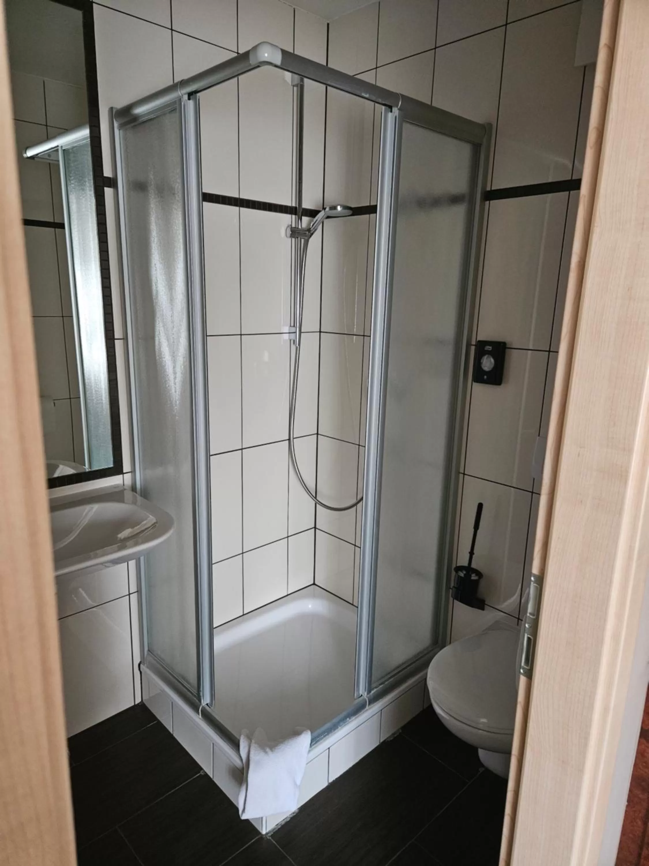 Bathroom in Hafen 17 Hotel Küche Bar