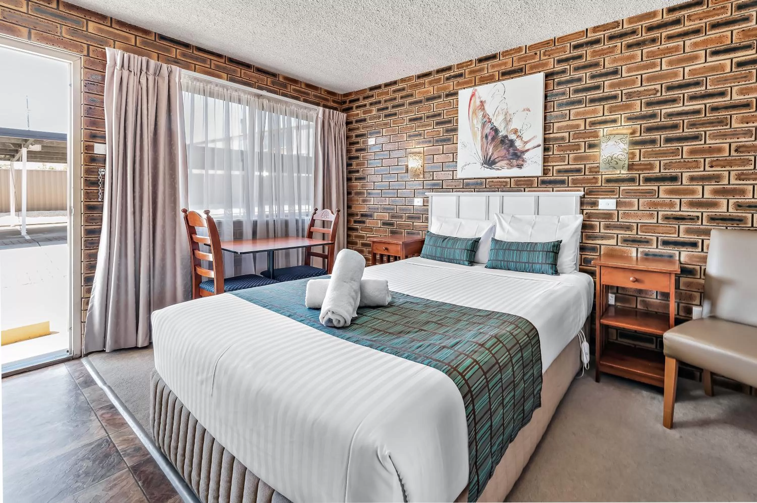 Bed in Apple & Grape Motel