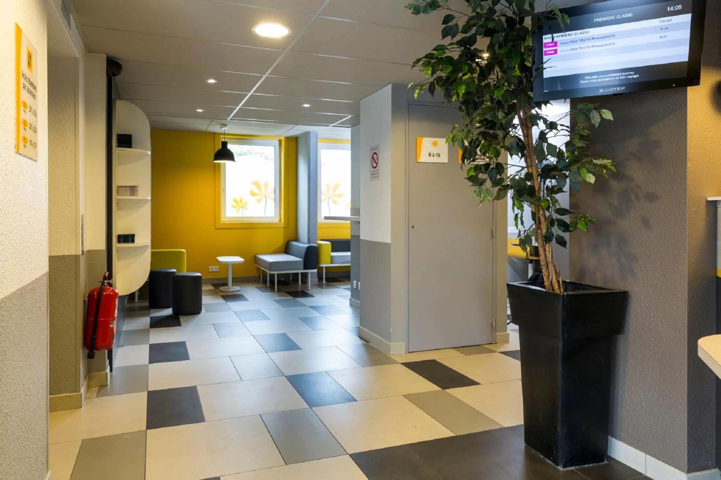 Lobby or reception in Premiere Classe Roissy Aéroport Charles De Gaulle