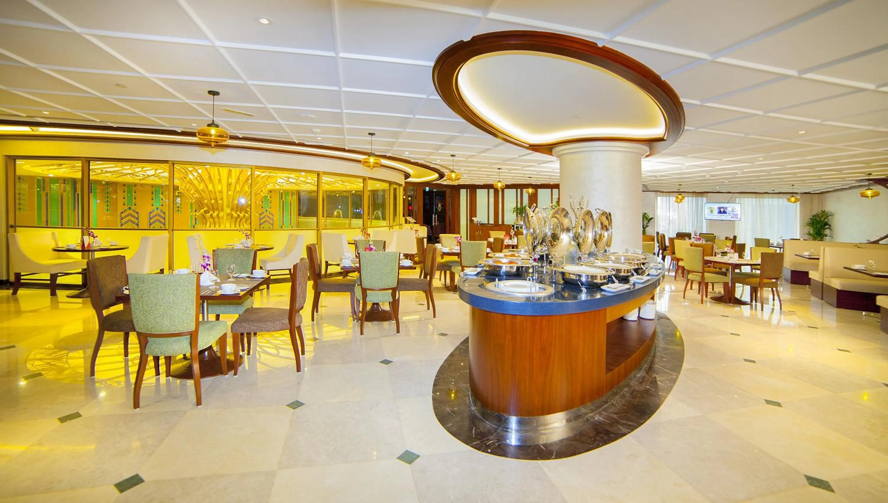 Restaurant/places to eat in Raviz Center Point Hotel