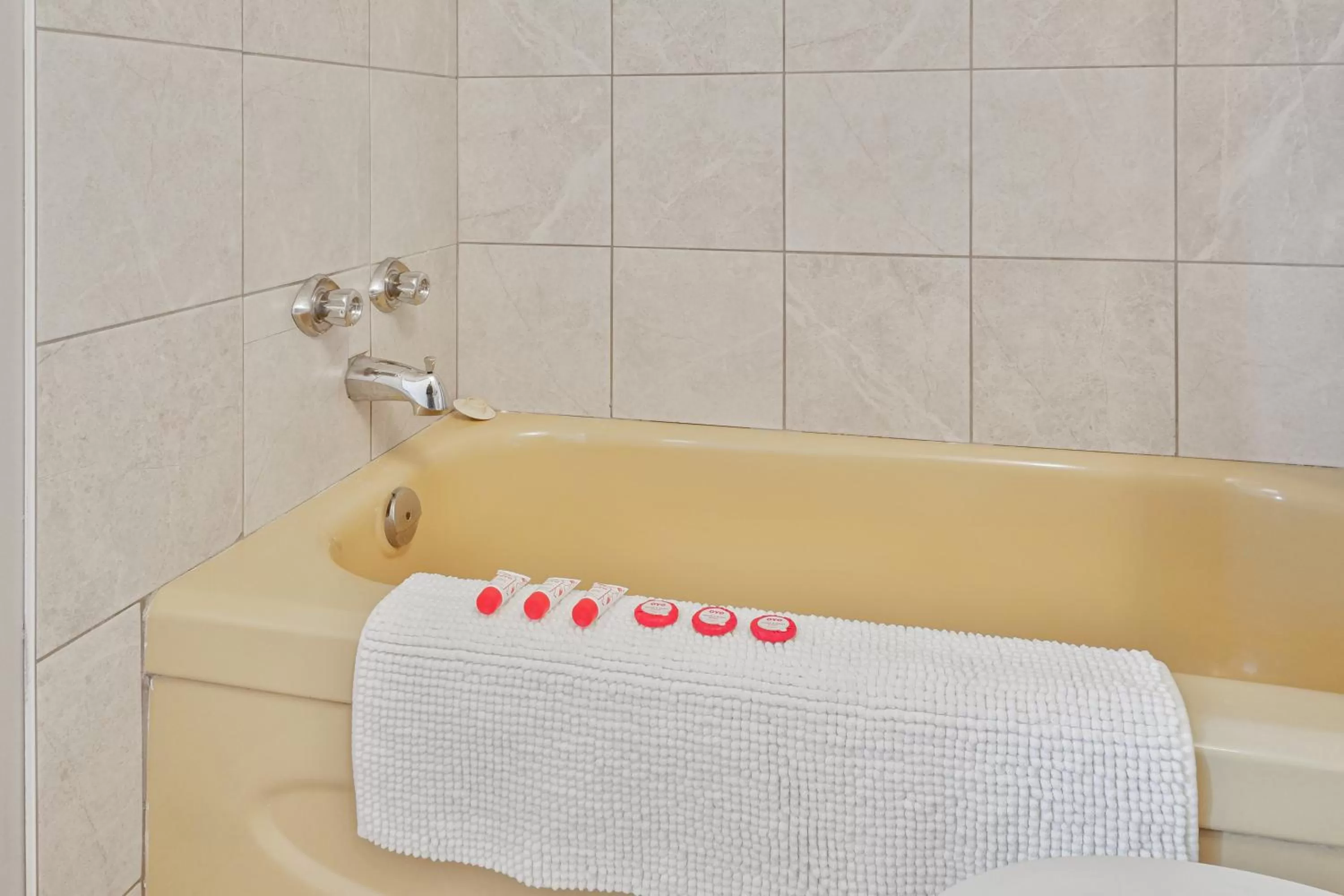 Bathroom in Hotel Bethel - Fort MacLeod, AB