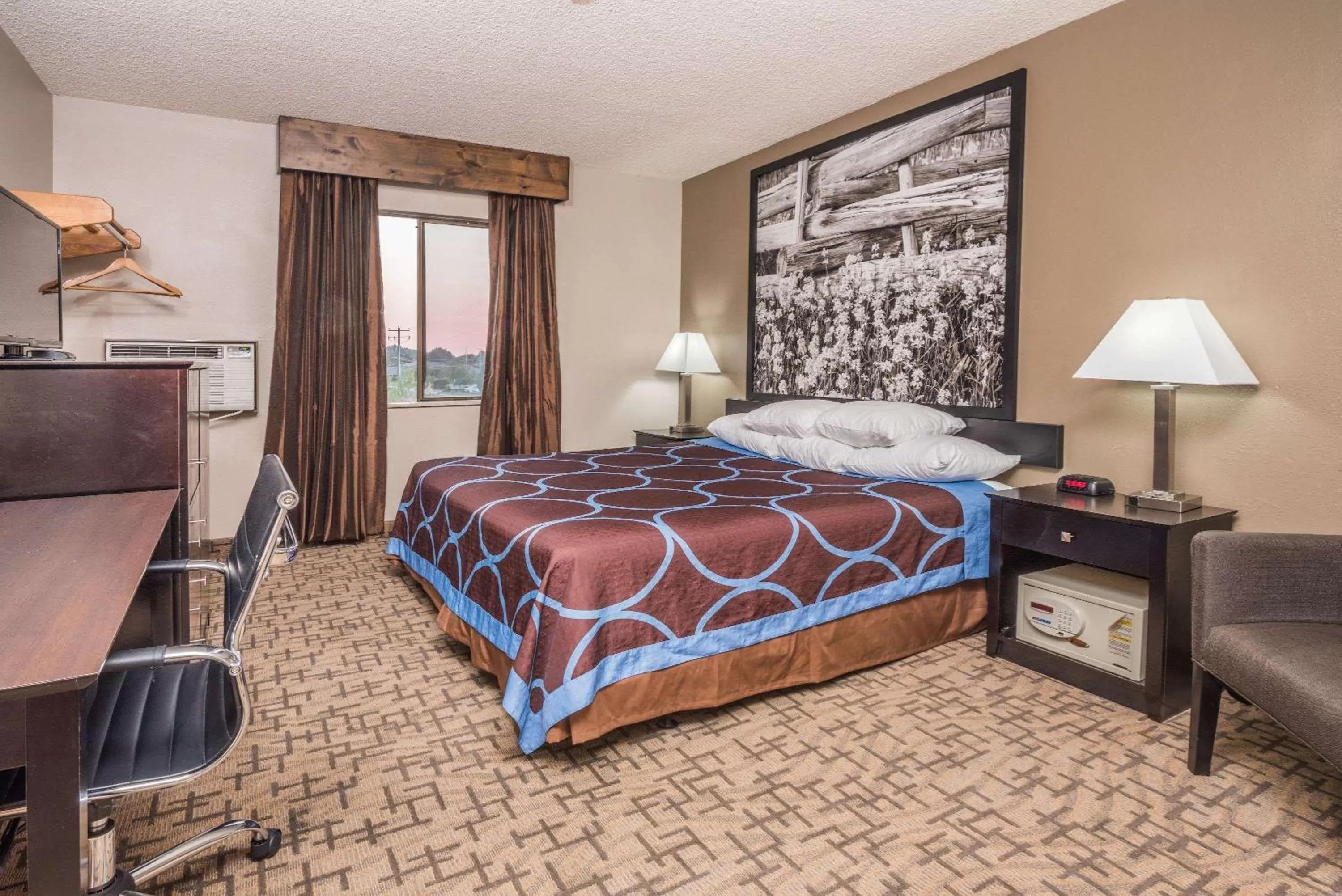 Photo of the whole room, Bed in Super 8 by Wyndham Boise
