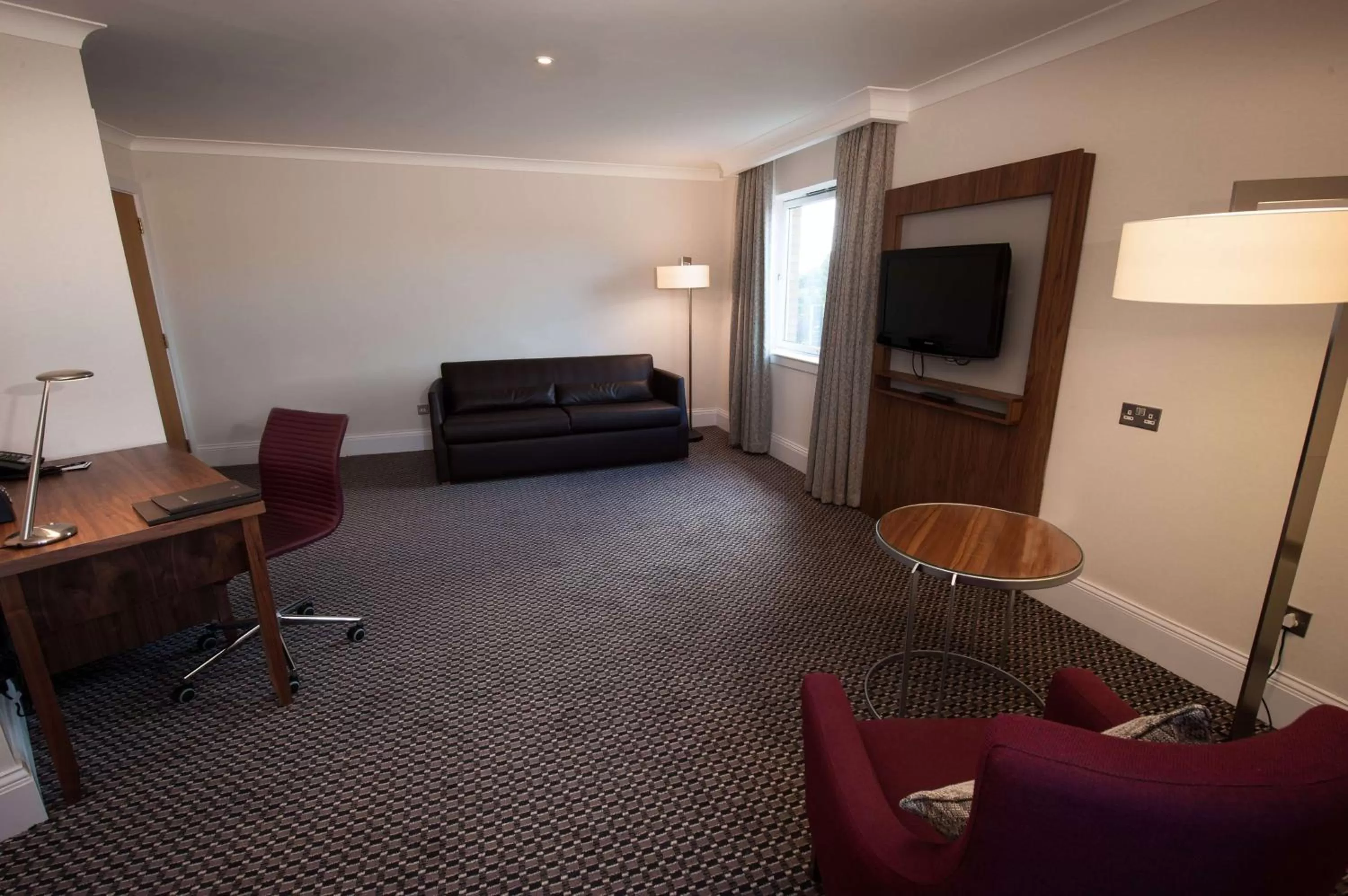 TV and multimedia in Doubletree By Hilton Glasgow Strathclyde