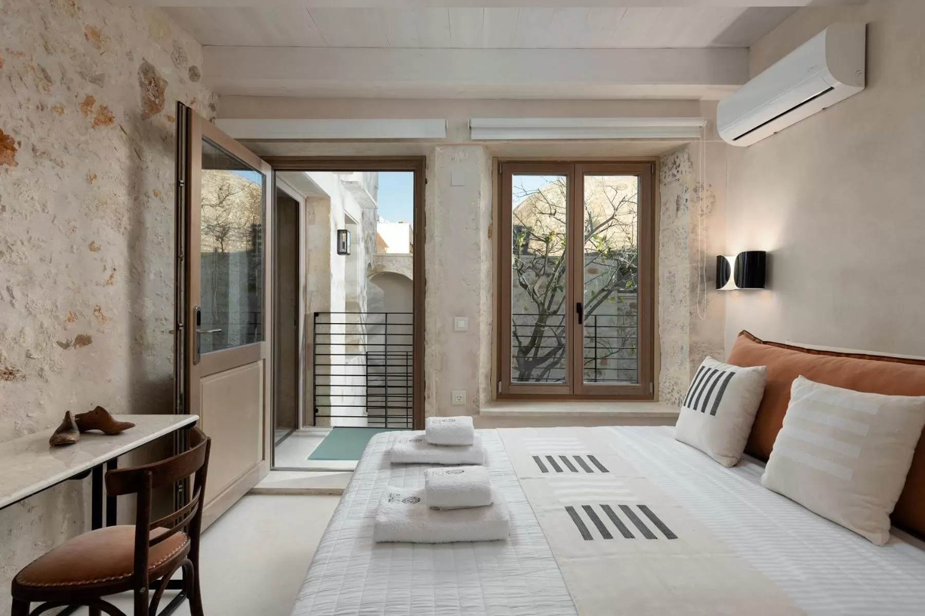 Bedroom, Bed in Sutor Chic Manor hotel