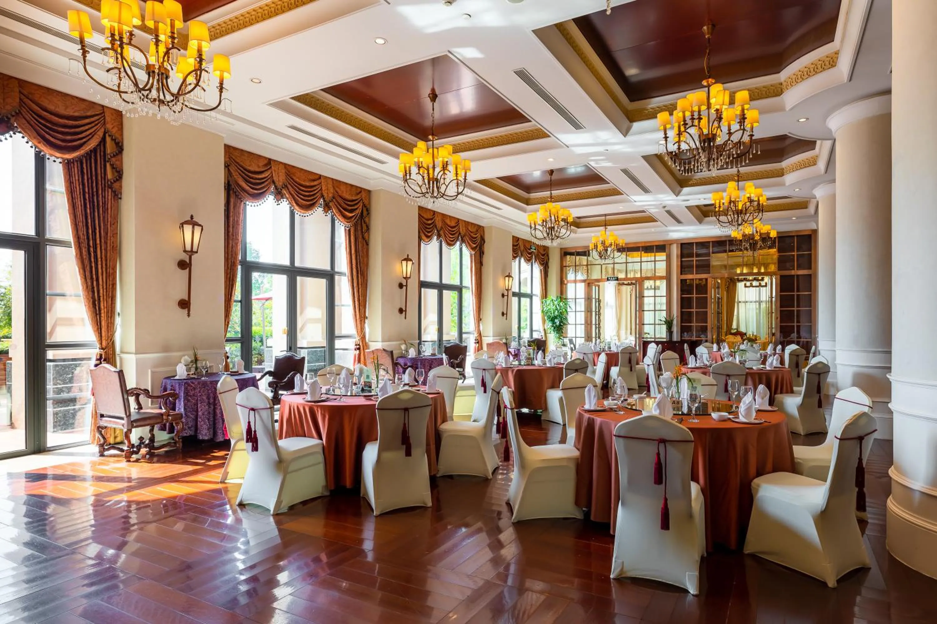 Restaurant/places to eat in Your World International Conference Centre Hotel