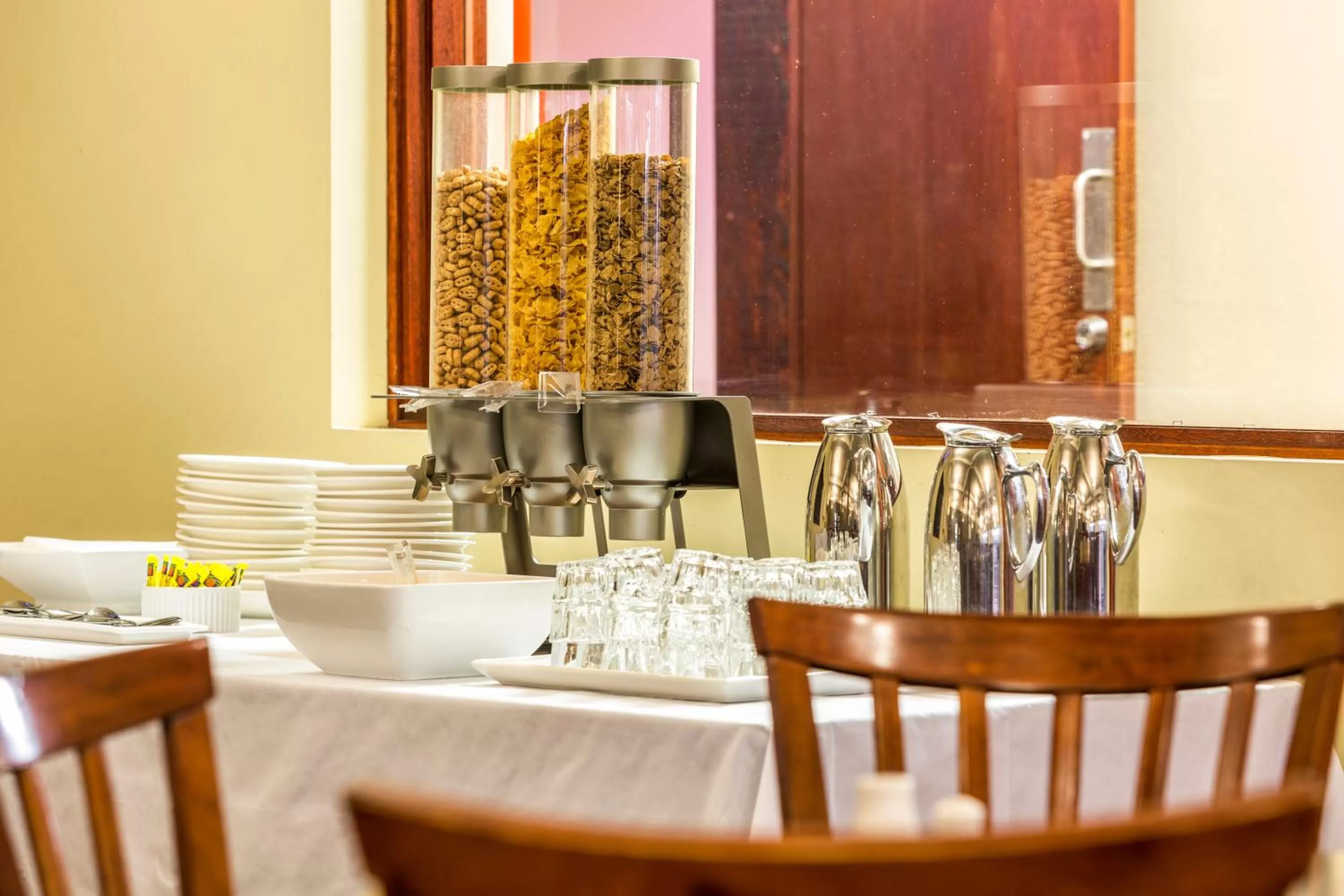 Restaurant/places to eat in Boomerang Hotel