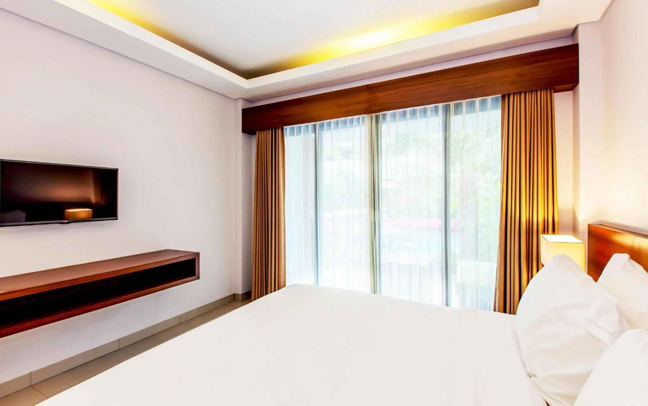 Bed in Grand Mirah Boutique Hotel
