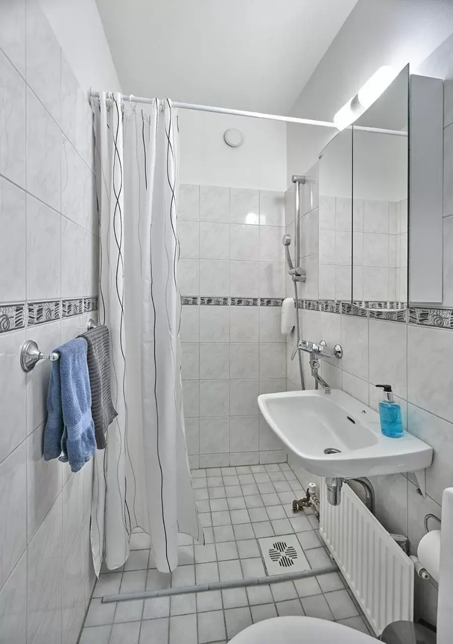 Double Room in Hotelli-Ravintola Gasthaus Lohja Double Room in Hotelli-Ravintola Gasthaus Lohja