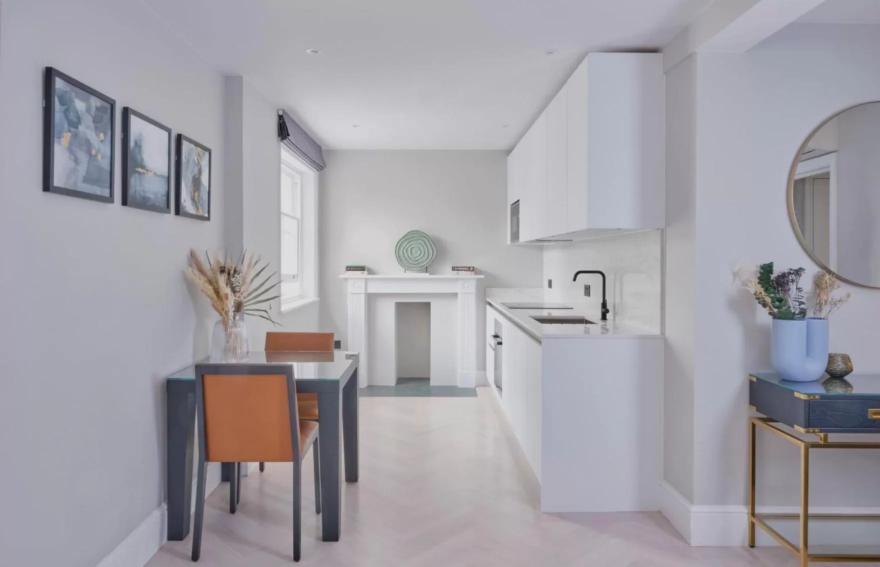 Kitchen or kitchenette in 11 Cadogan Gardens and The Apartments by Iconic Luxury Hotels