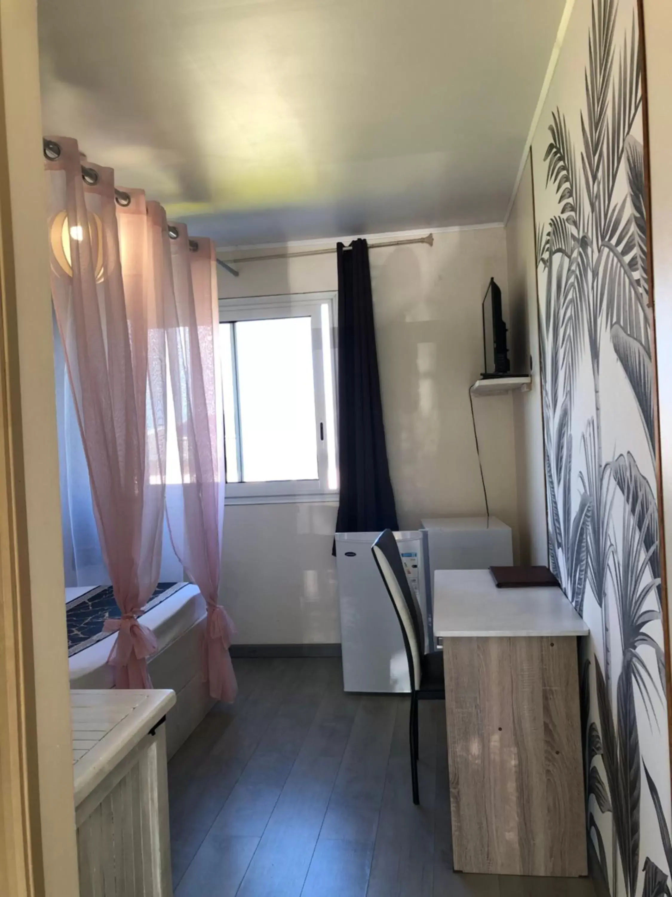 Double Room in Hôtel Le Soleil Couchant Double Room in Hôtel Le Soleil Couchant