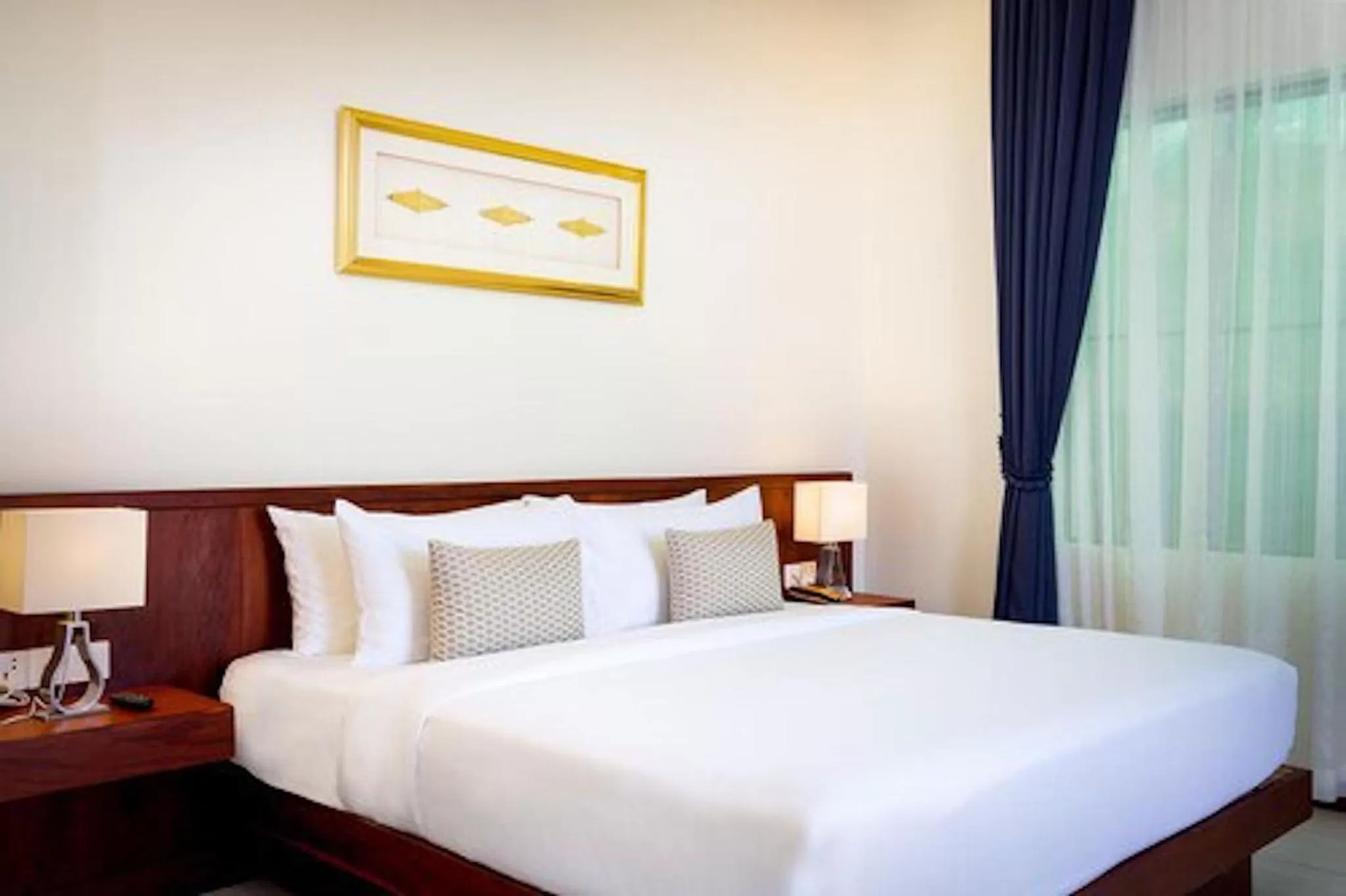 Bed in Blanc Smith Residence