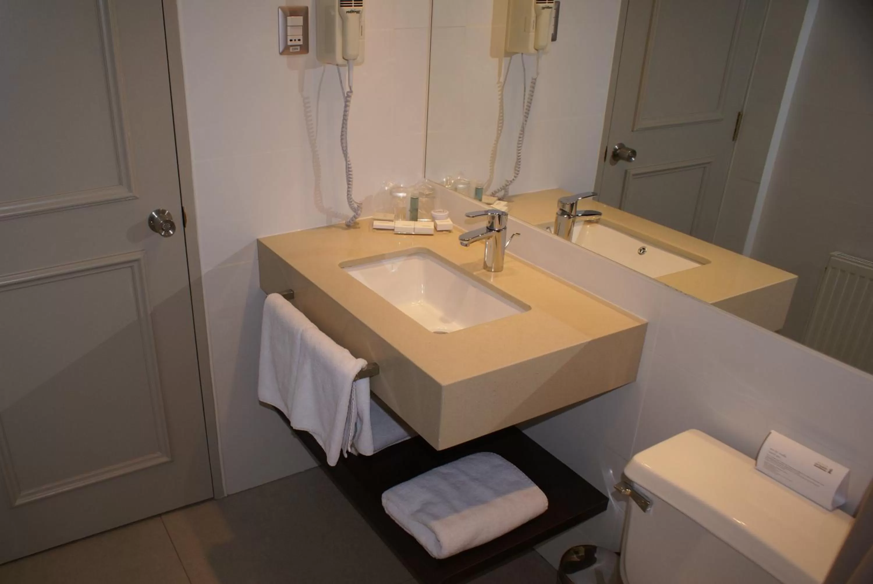 Bathroom in Hotel Los Españoles