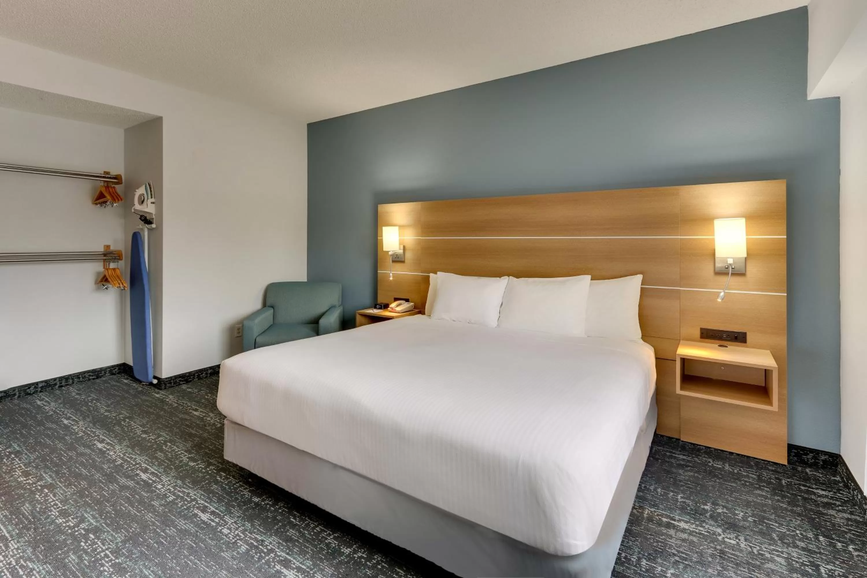 Bed in Parkshore Resort