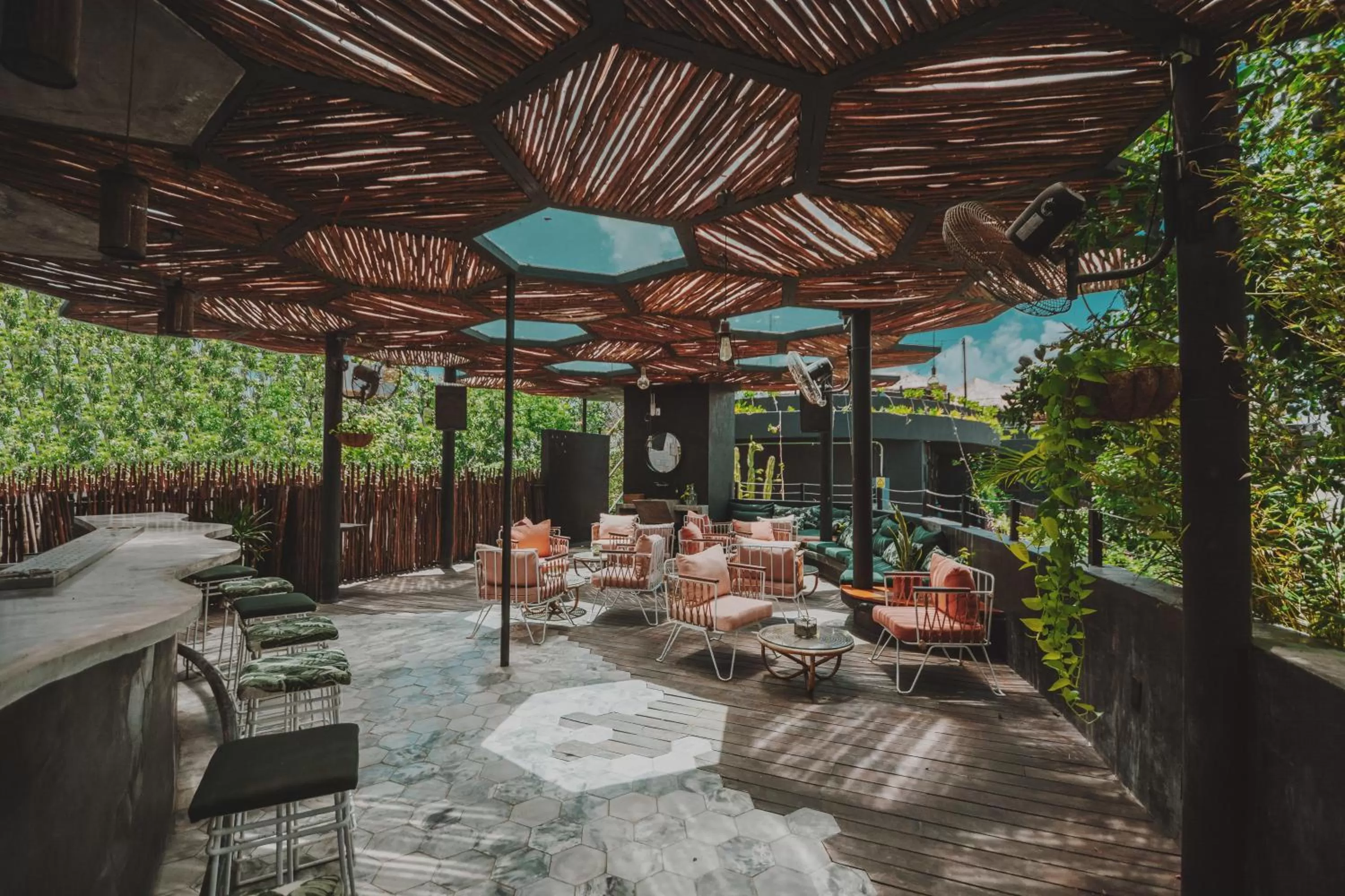 Nightclub / DJ, Restaurant/Places to Eat in Maka Hotel Boutique