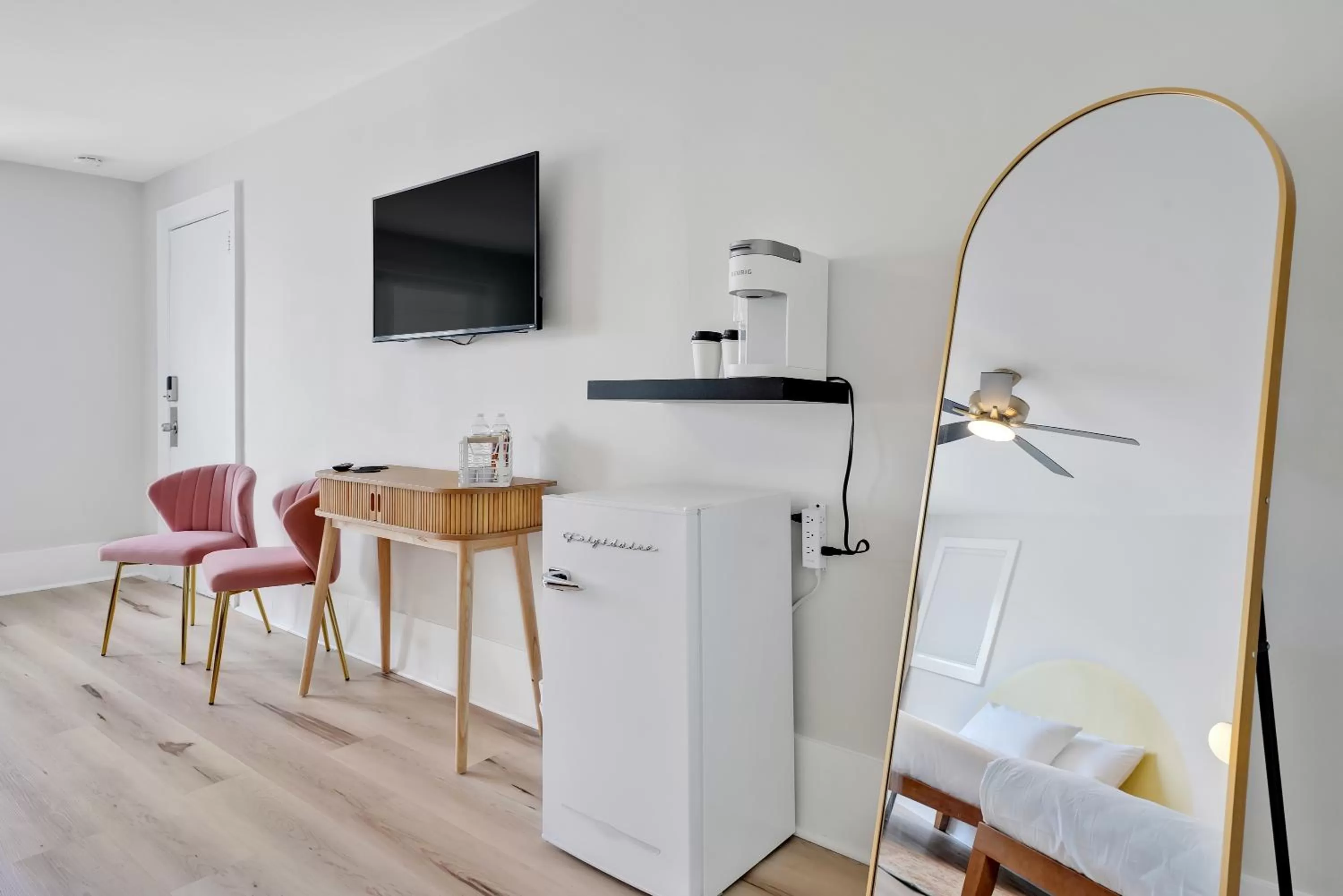 TV and multimedia in The Starlite Inn