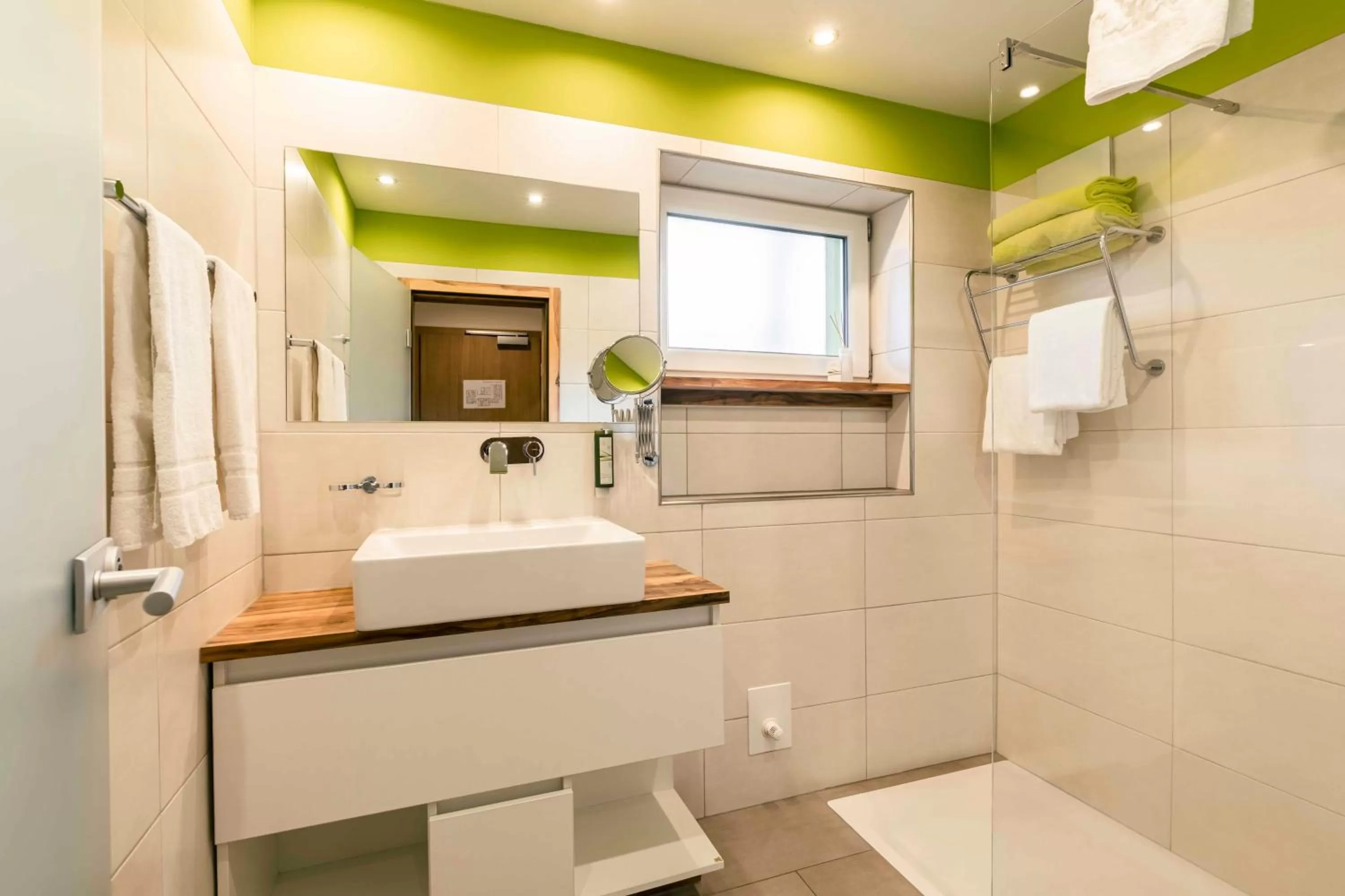 Shower in Landhotel GrünWies -Bonsai-Wellness Garni