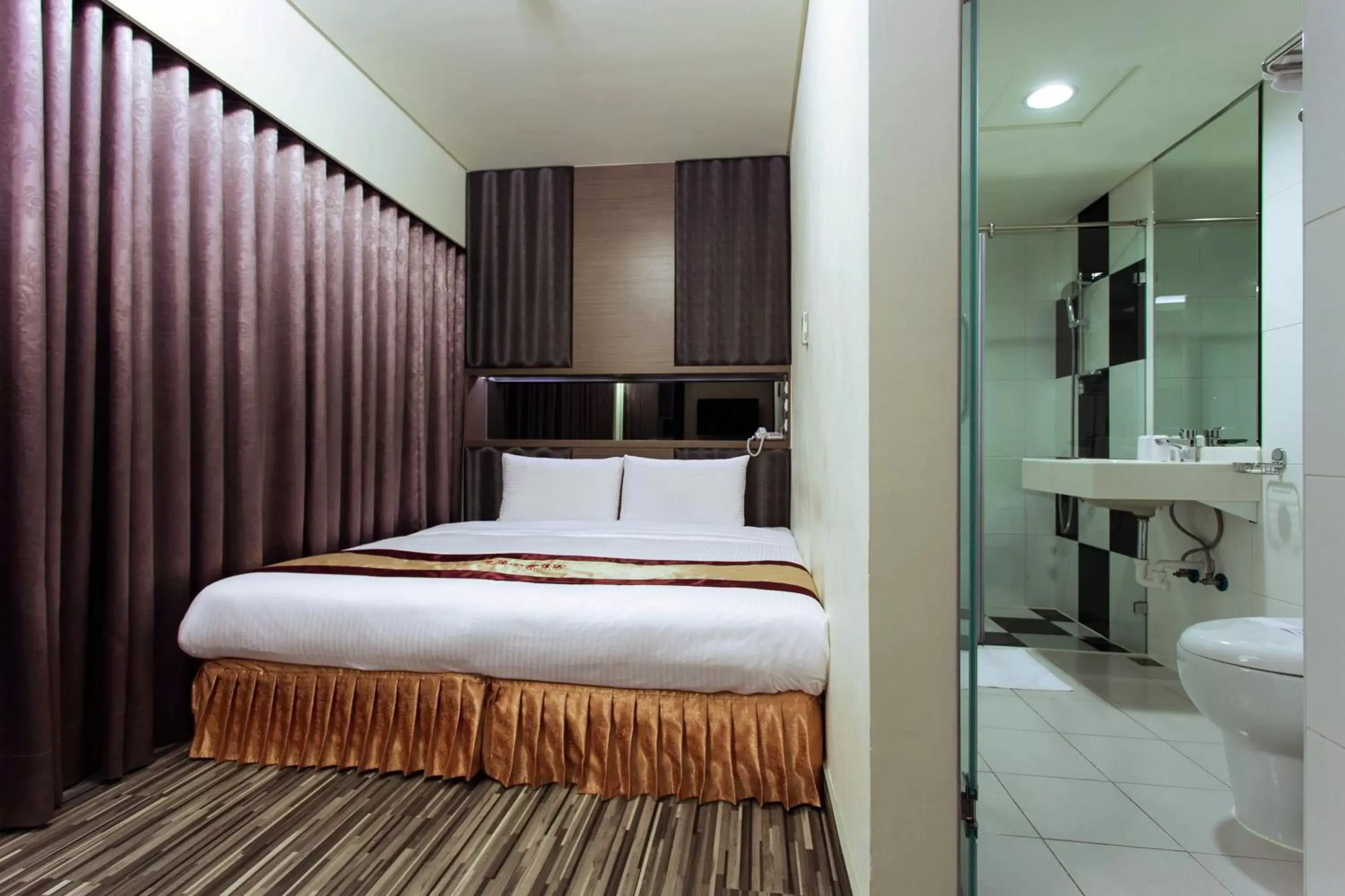 Small Double or Twin Room in Harmonious Hotel Small Double or Twin Room in Harmonious Hotel