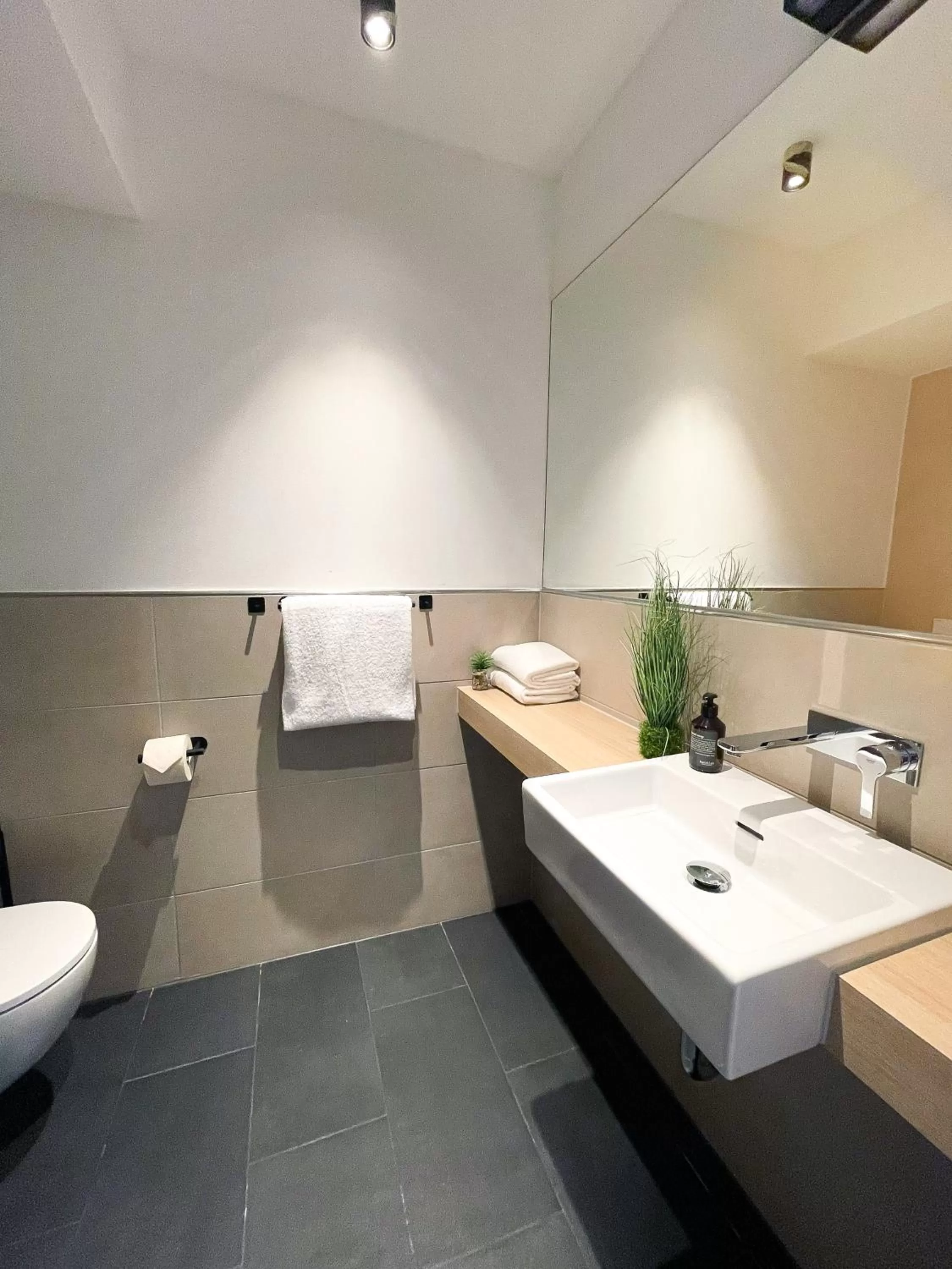 Bathroom in HOLI City Apart Hotel Berlin