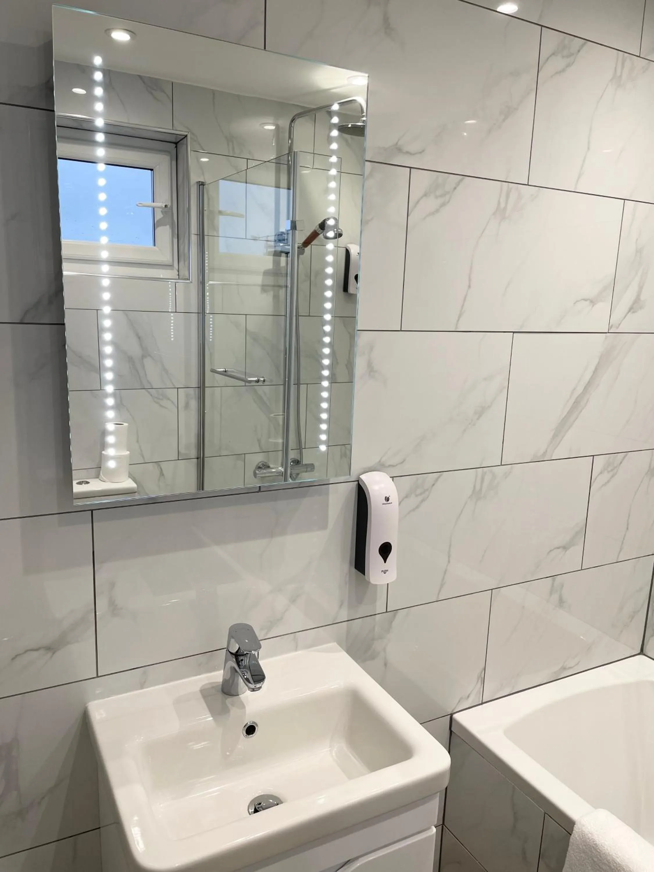 Bathroom in Holtwhites Hotel