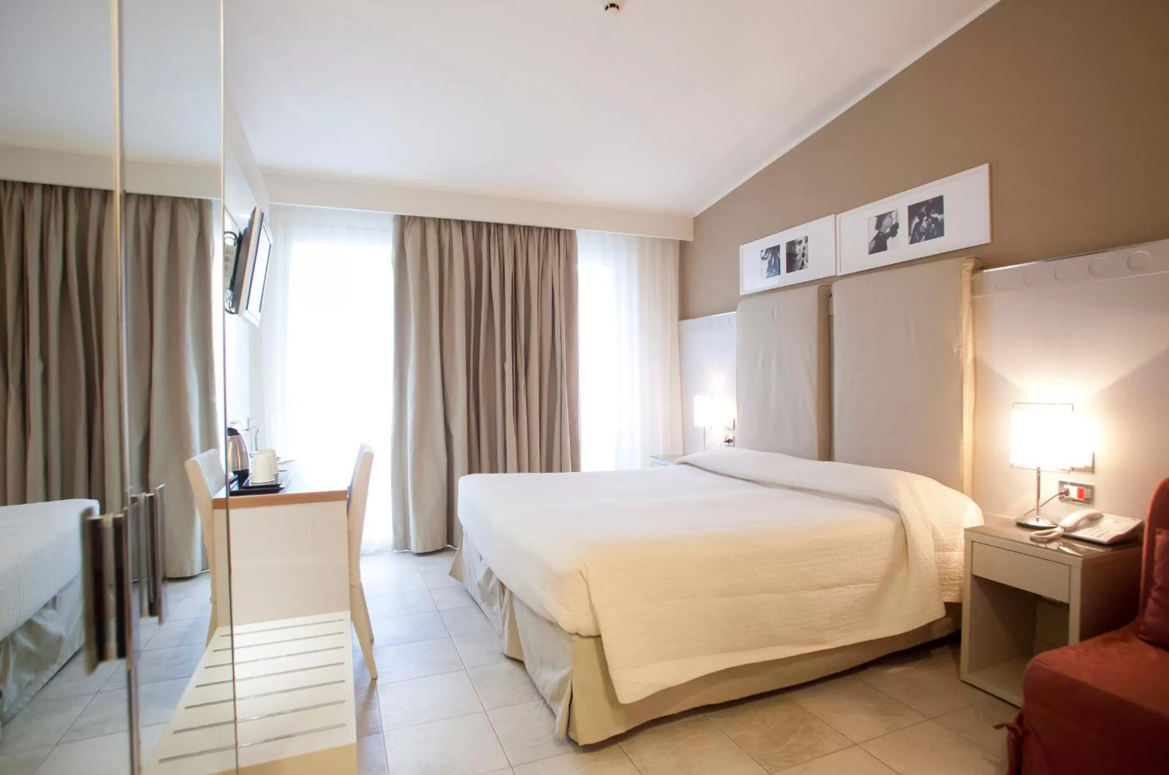 Bedroom, Bed in Euroterme