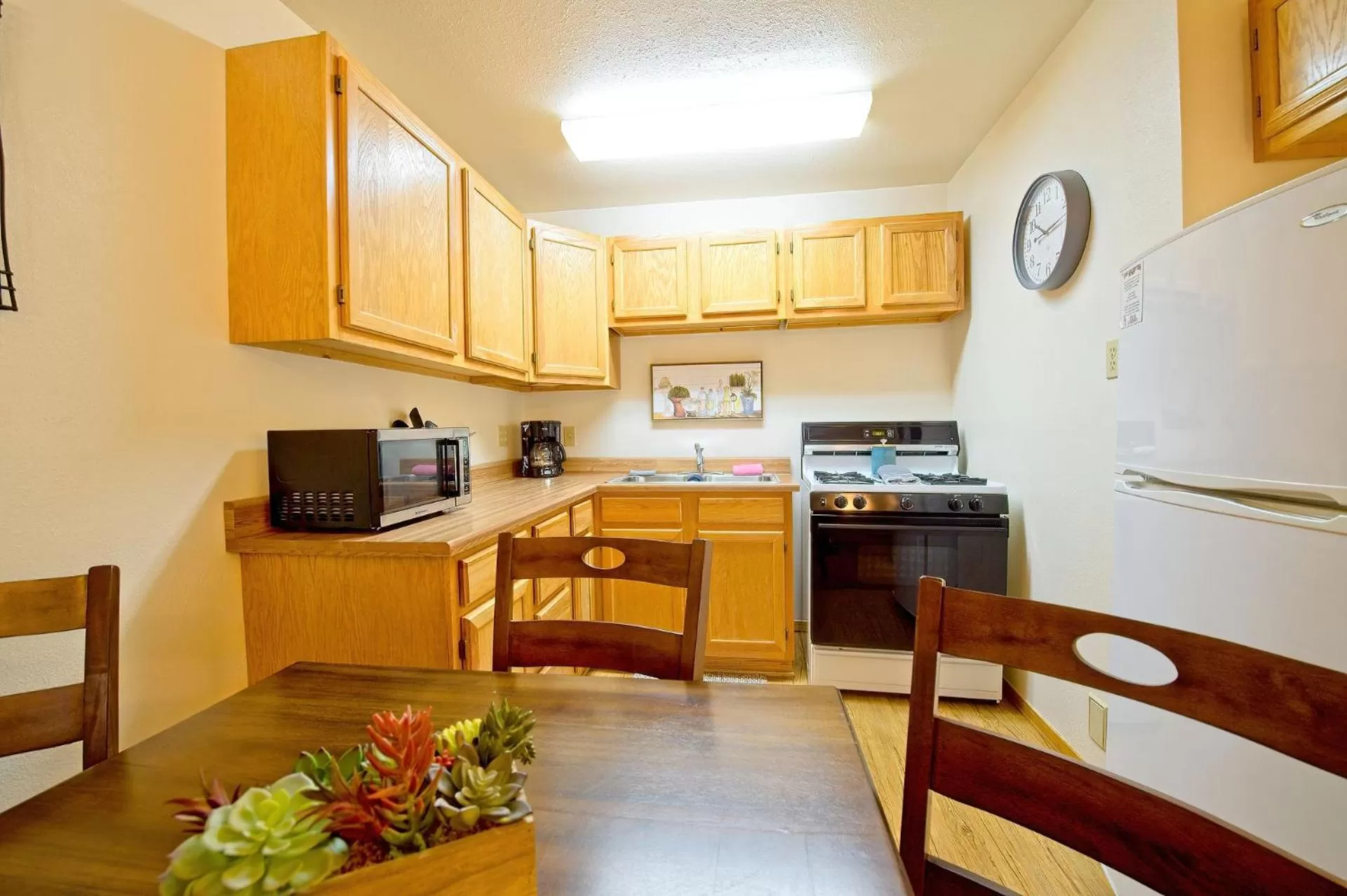 Kitchen or kitchenette in Sitzmark Sports Lodge