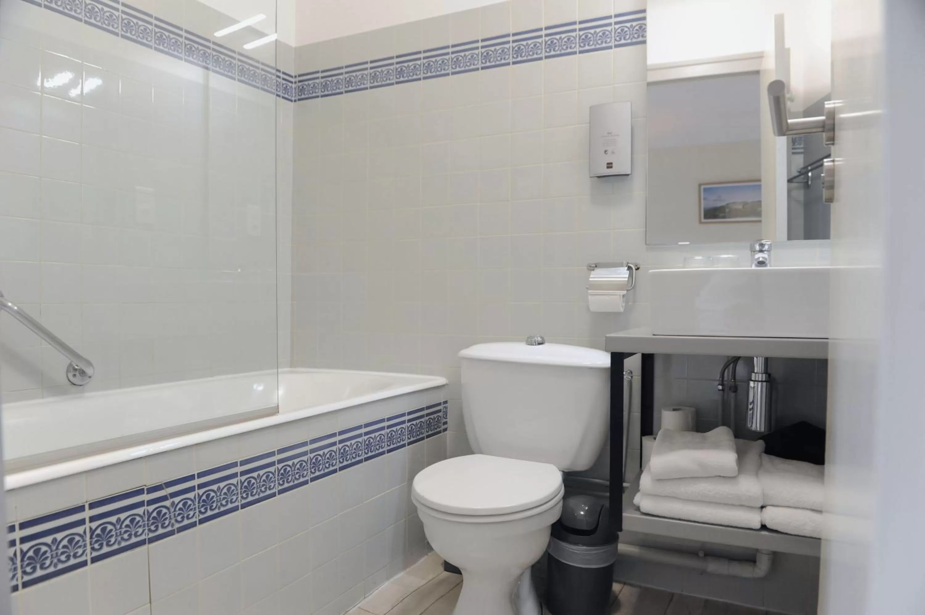 Bathroom in Logis Hôtel du Chêne