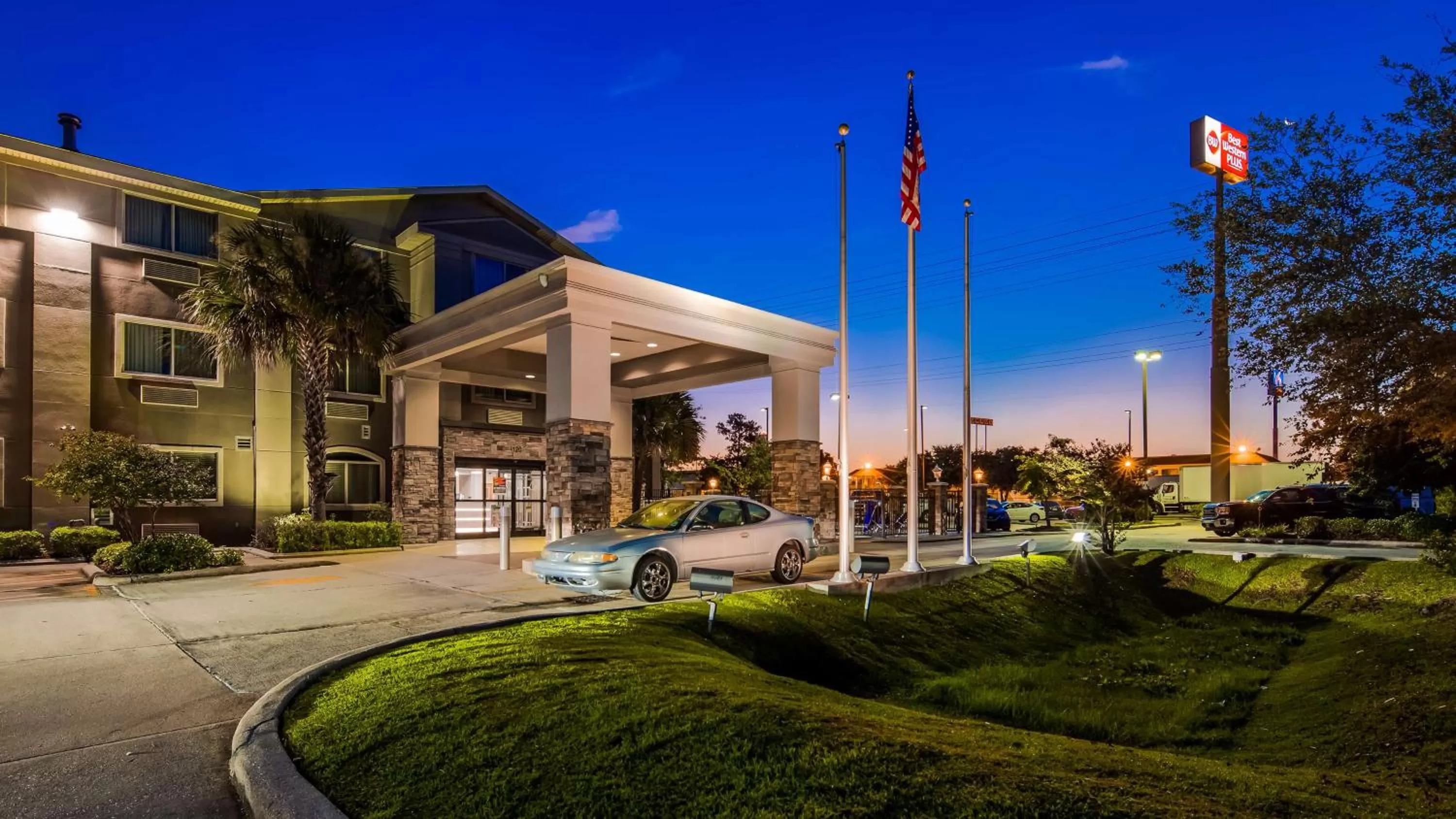 Property building in Best Western Slidell Hotel