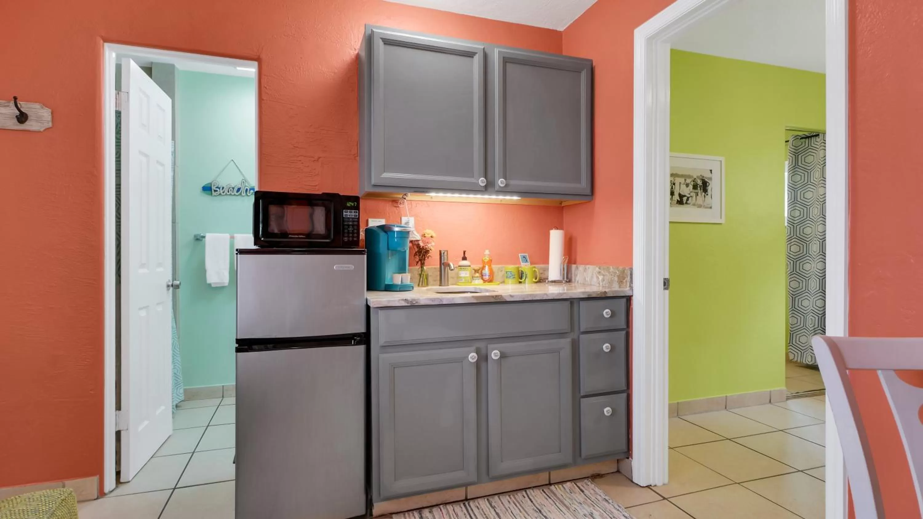 Kitchen or kitchenette, Kitchen/Kitchenette in The Beach House - Treasure Island