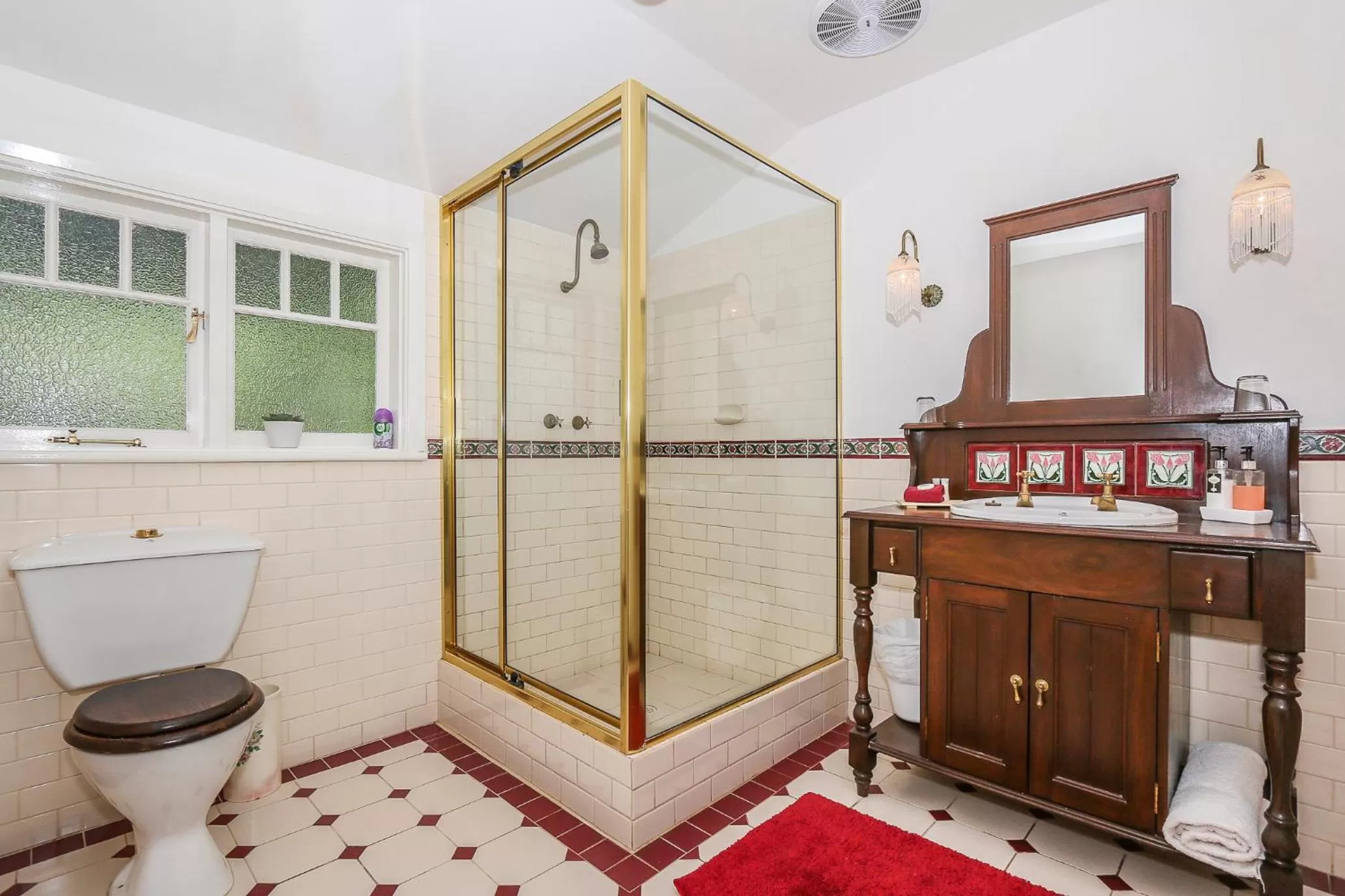 Shower in Rosebridge House Bed & Breakfast Adult Retreat