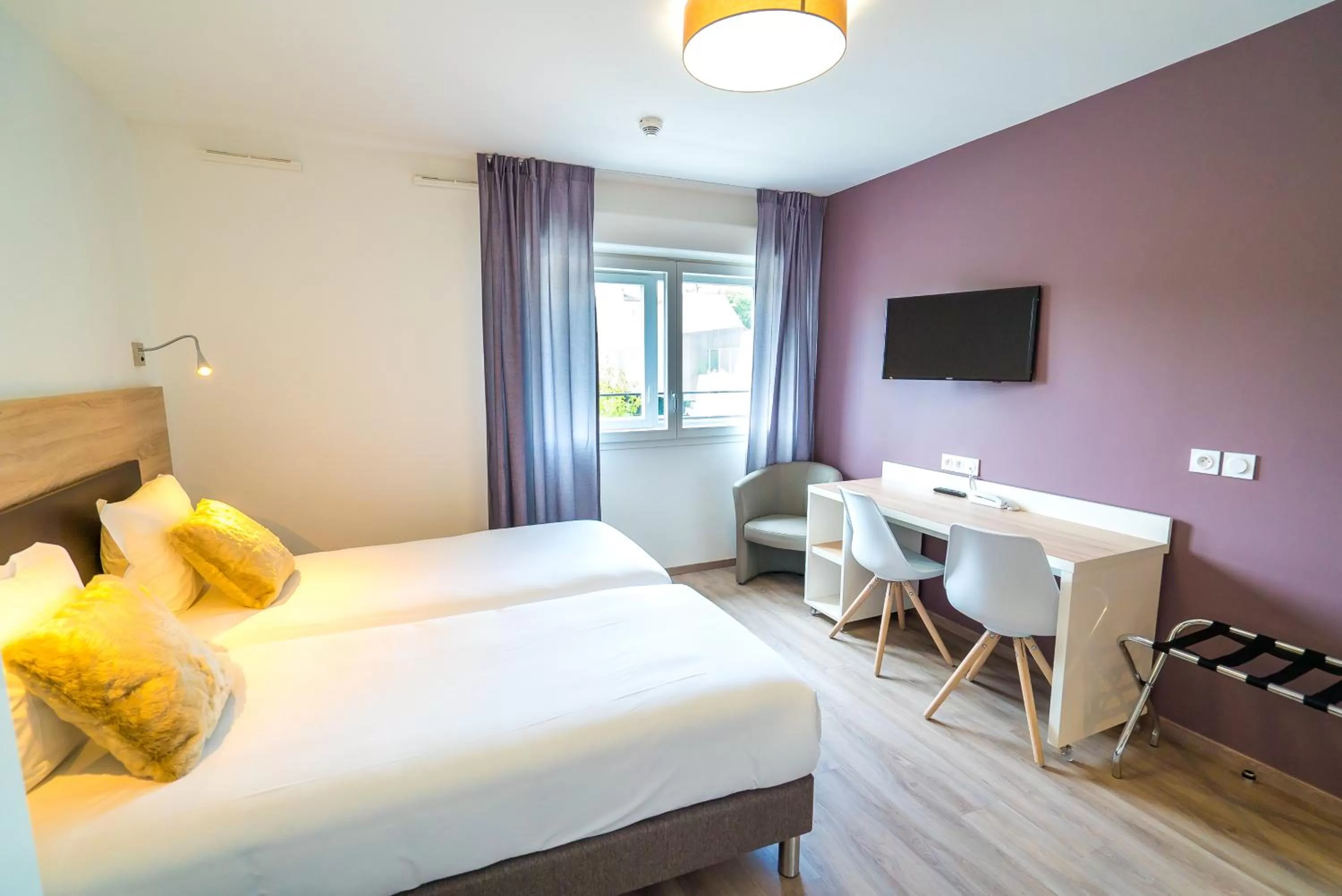 Photo of the whole room, Bed in All Suites Appart Hôtel - Choisy-le-Roi