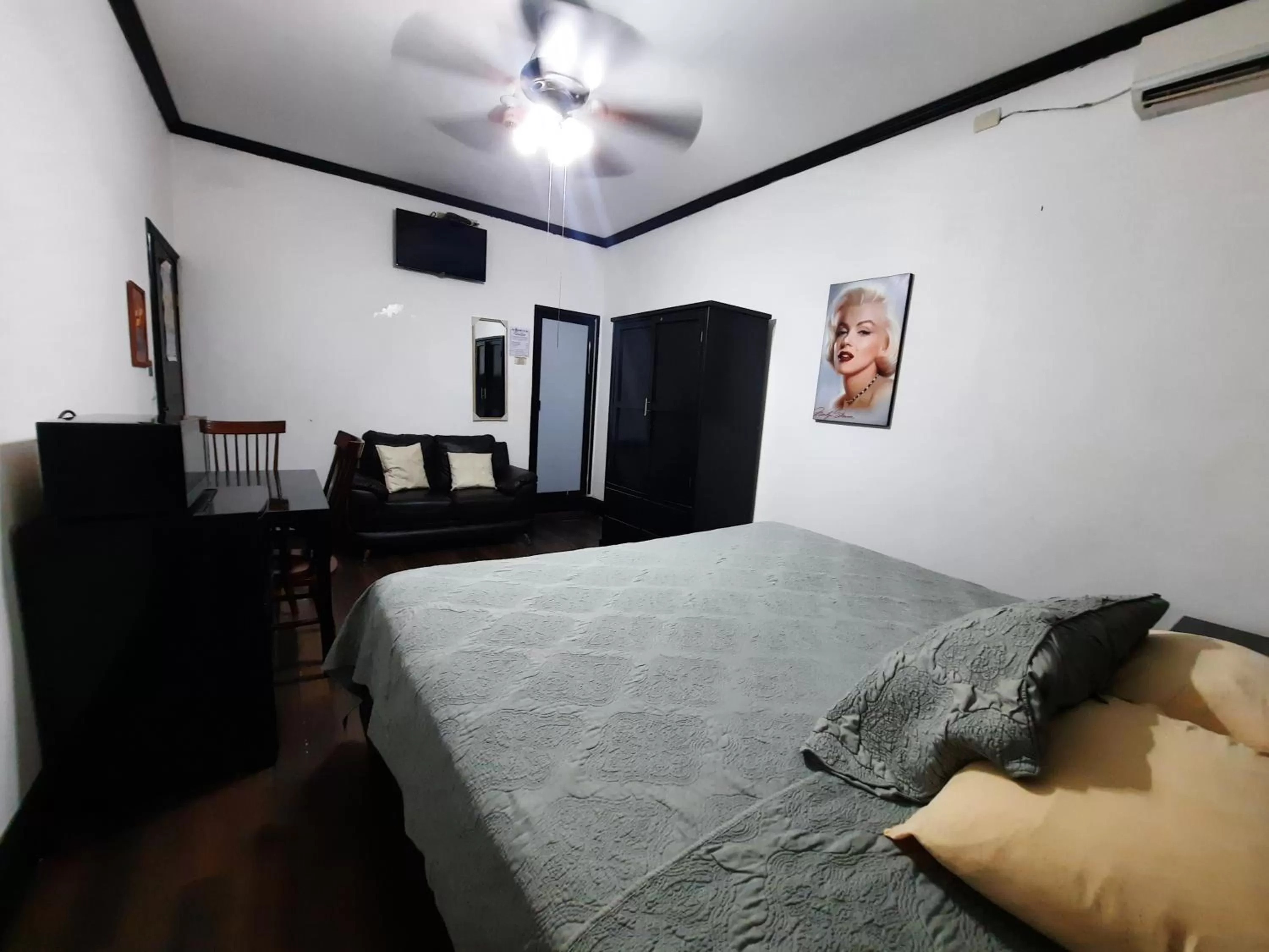 Bed in Hotel Garcias Suites, Linares