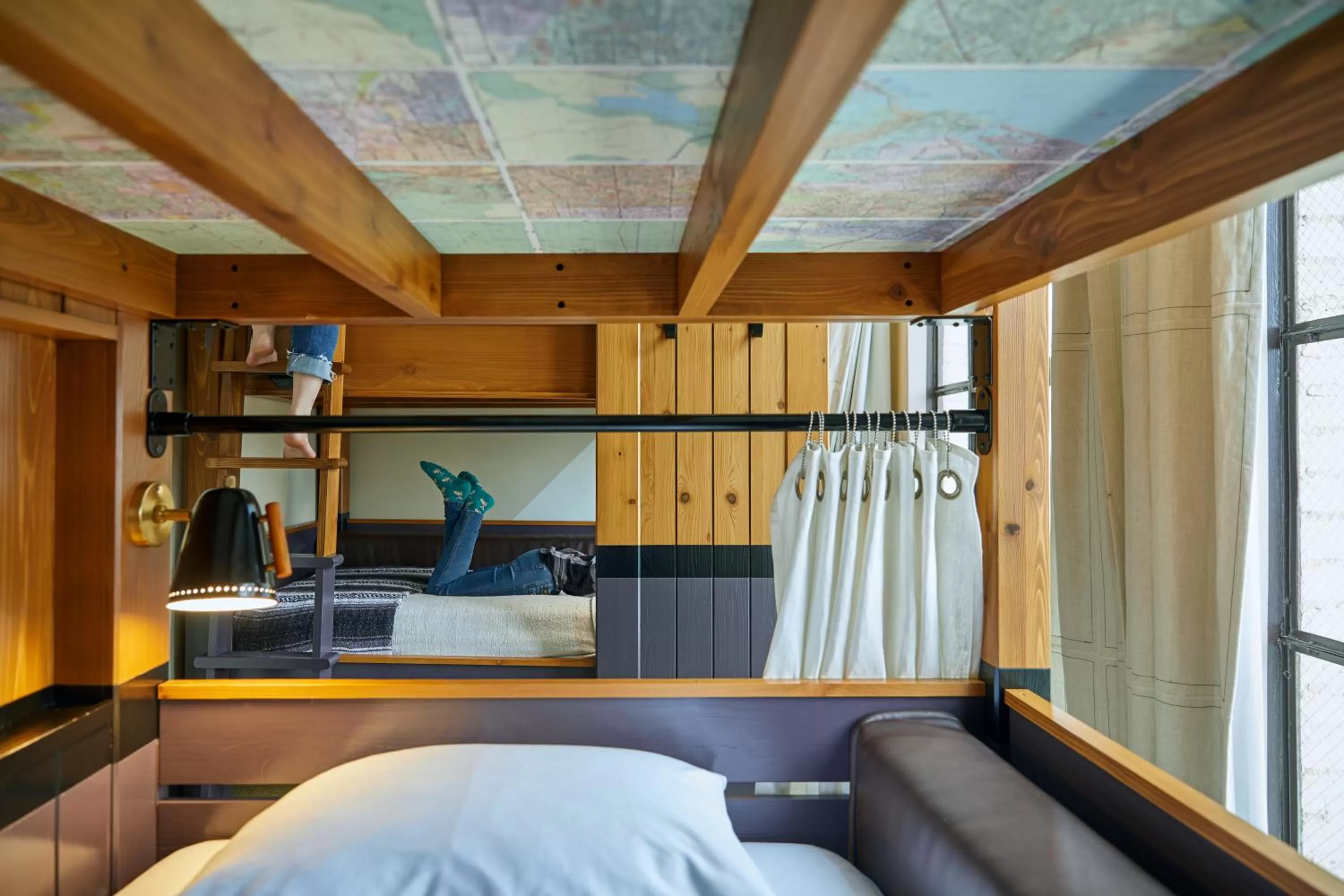 bunk bed, Bed in Freehand Los Angeles