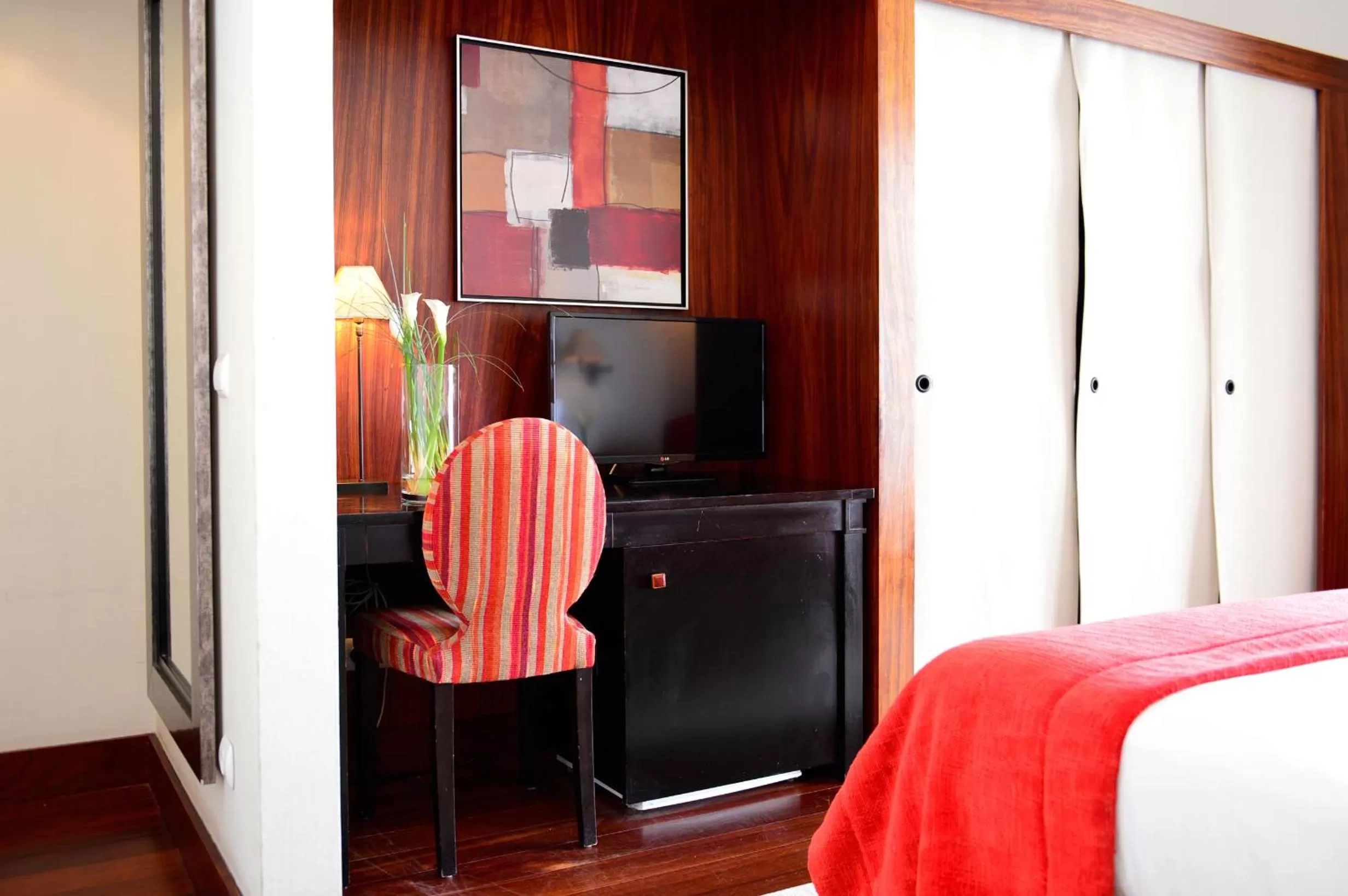 Photo of the whole room, Bed in Pousada Convento de Tavira