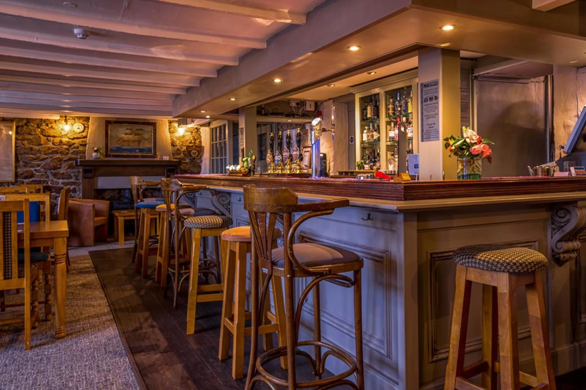Restaurant/places to eat in Kings Arms