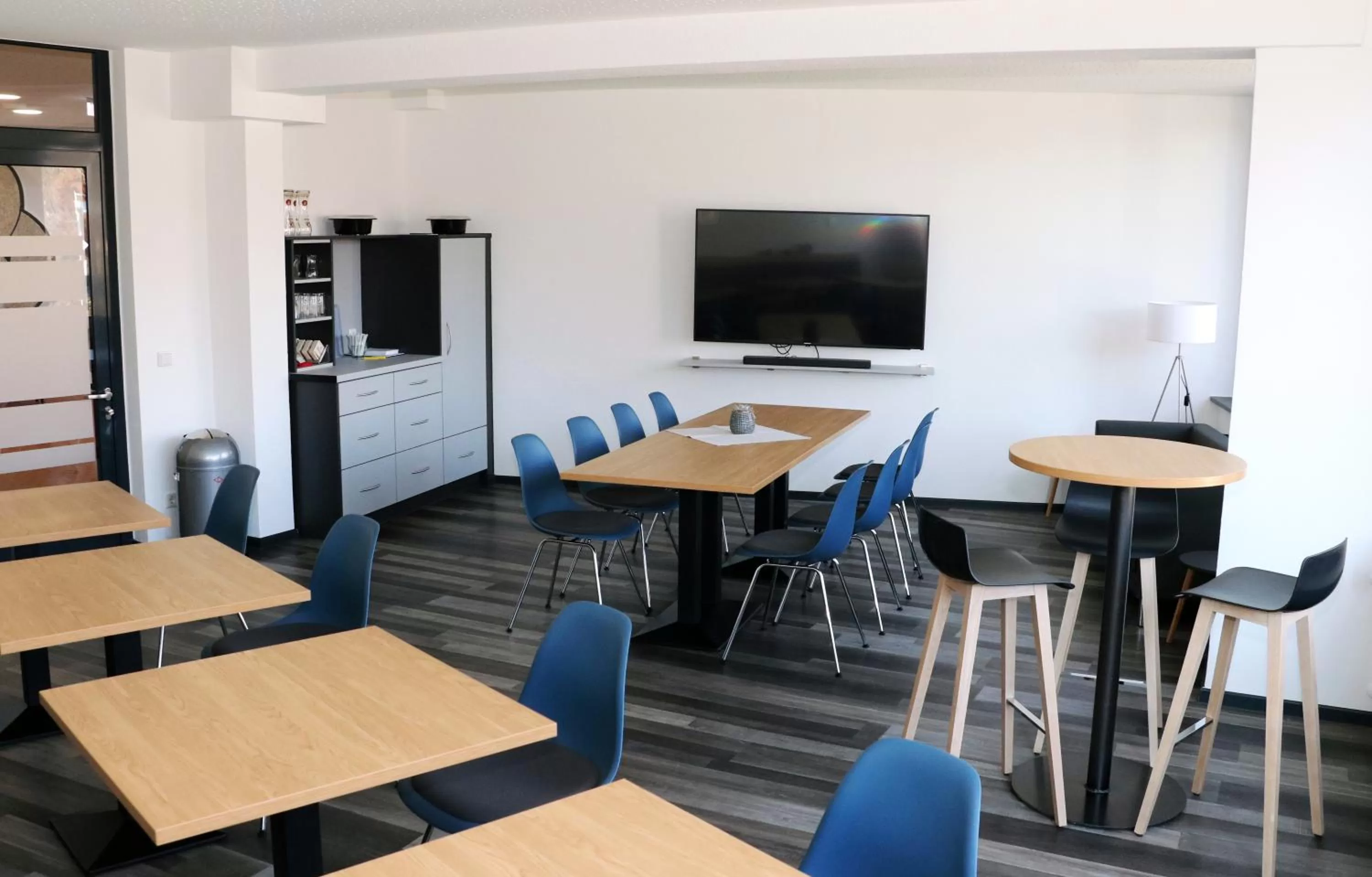 Communal lounge/ TV room in Europa-Haus-Bocholt - Bett & Bike