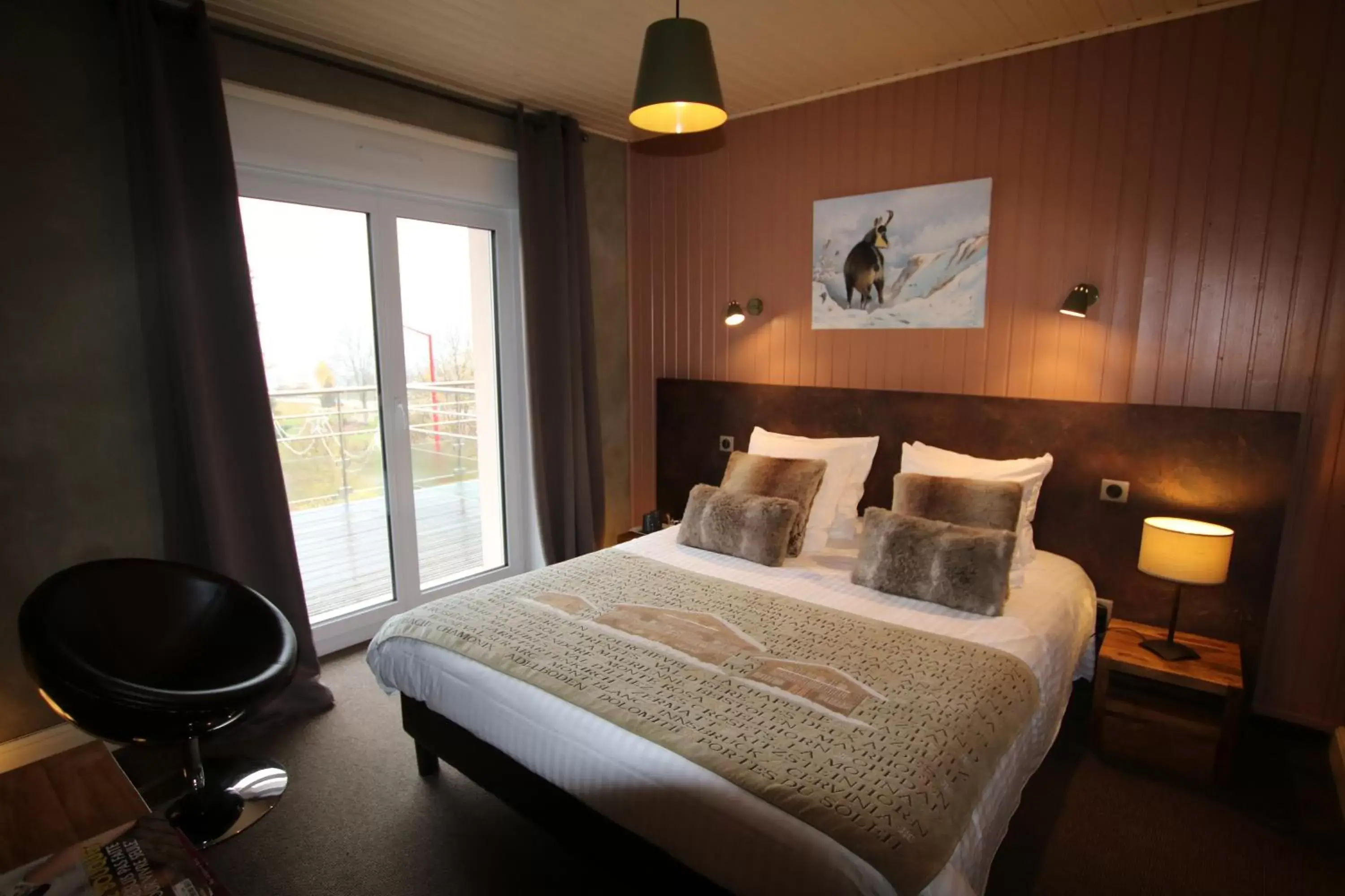 Classic Double or Twin Room with Lake View in Les Loges Du Parc Classic Double or Twin Room with Lake View in Les Loges Du Parc