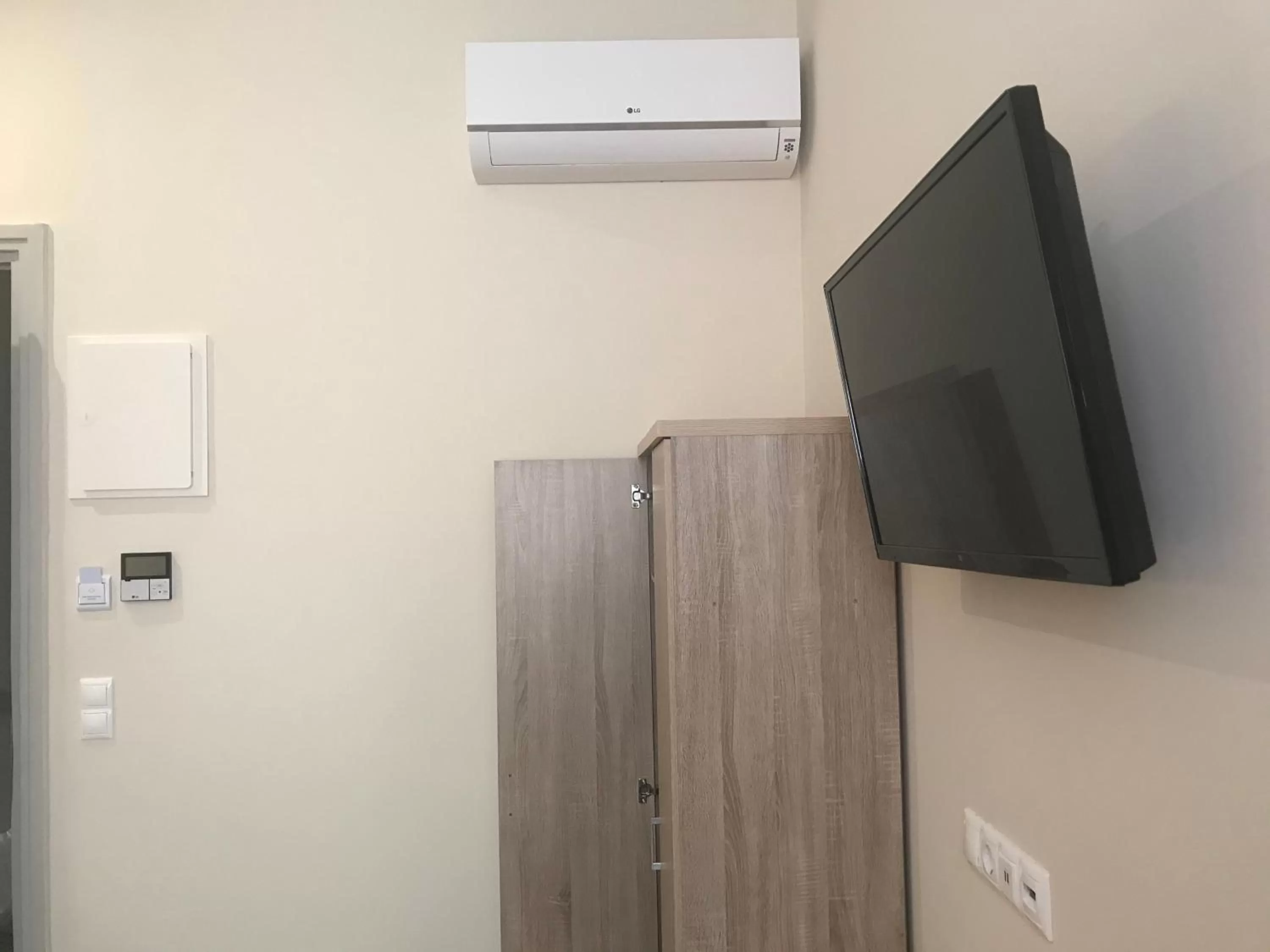 TV and multimedia in Athens Psiri Hotel