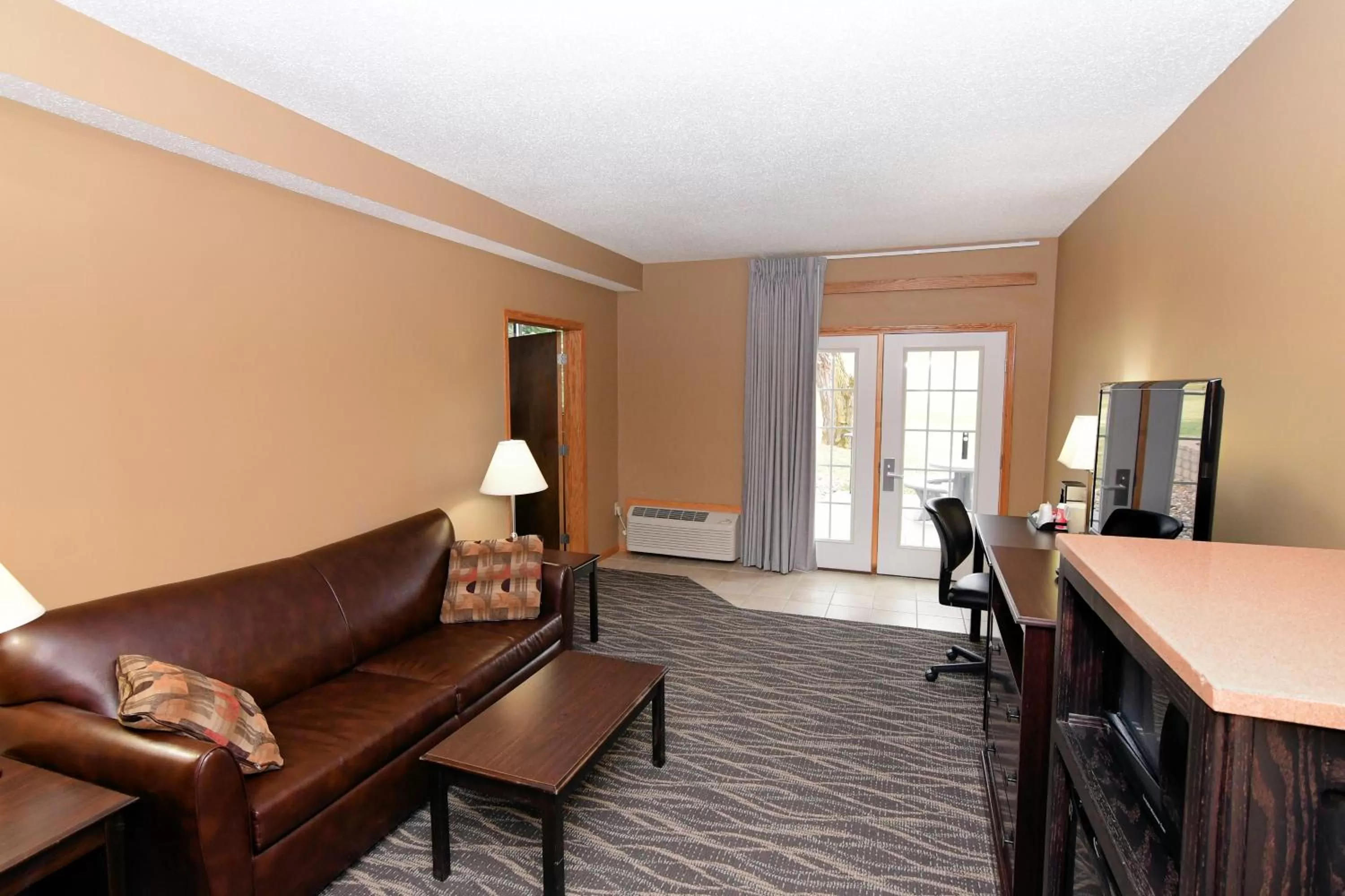 TV and multimedia in Cobblestone Inn & Suites - Denison | Majestic Hills
