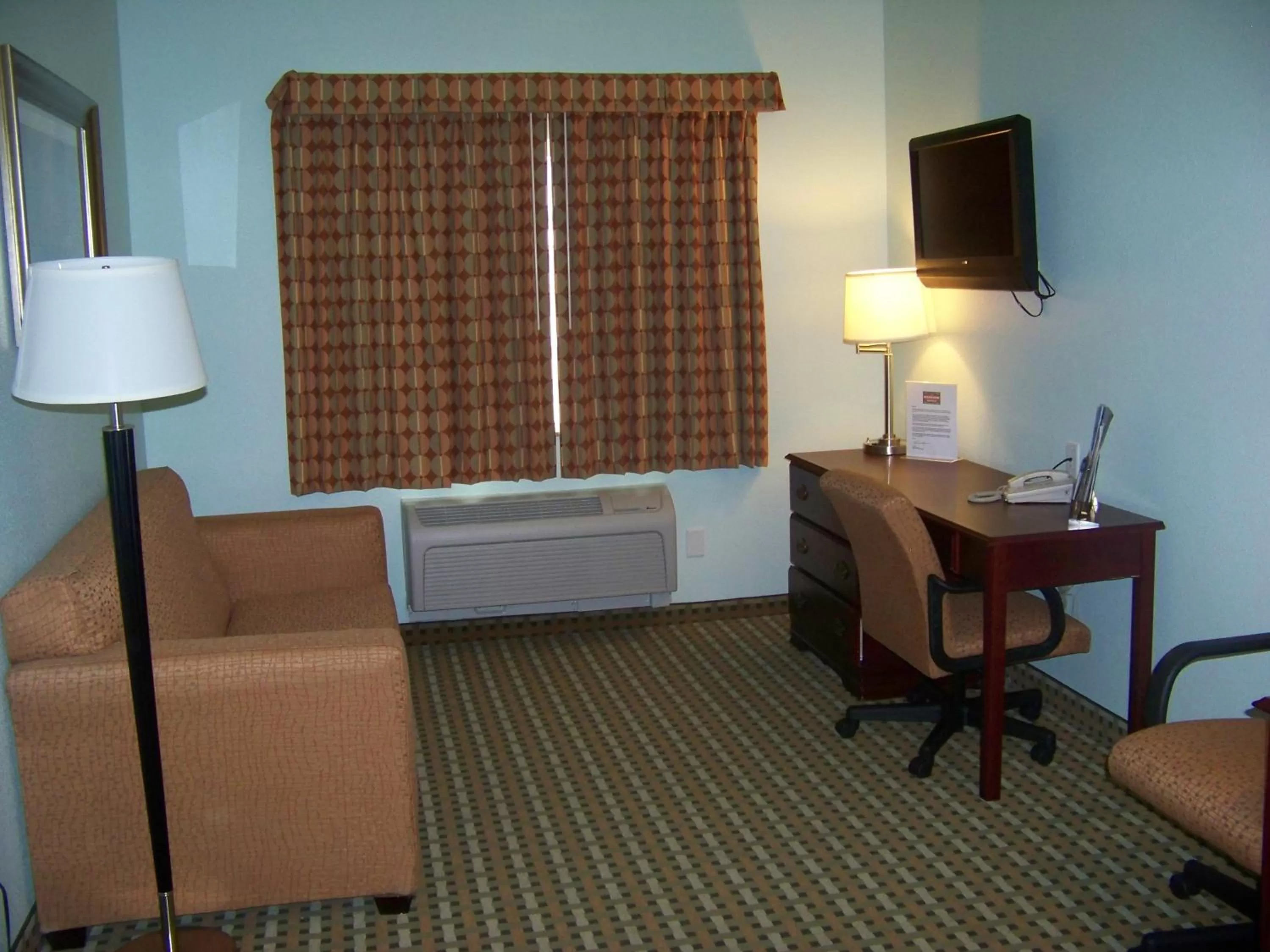 Living room in Days Inn & Suites by Wyndham Columbus NE