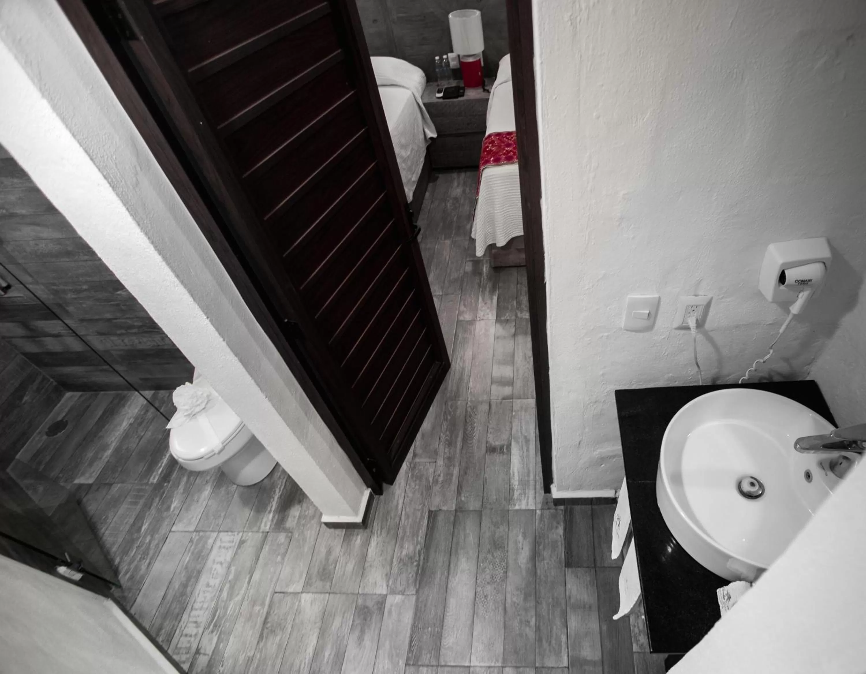 Property building in Hotel Paradise Suites